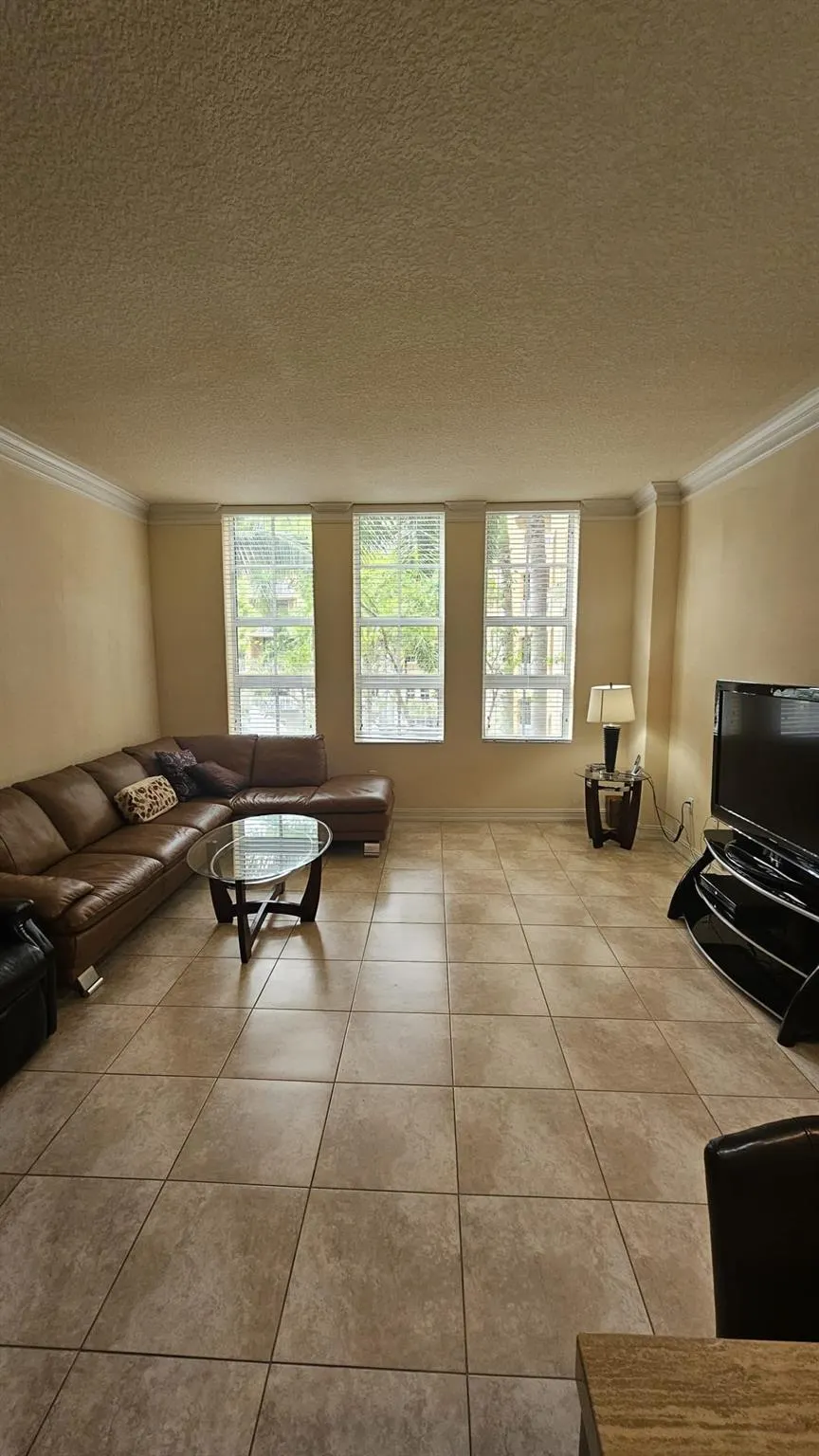 3001 NE 185th St, #318