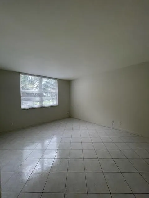 250 Jacaranda Dr, #304