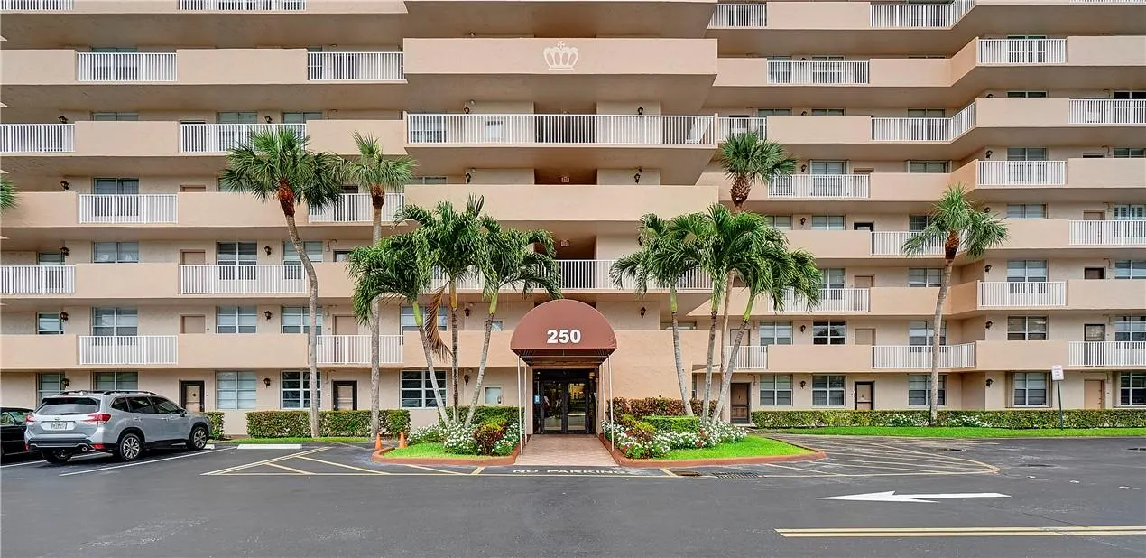 250 Jacaranda Dr, #304