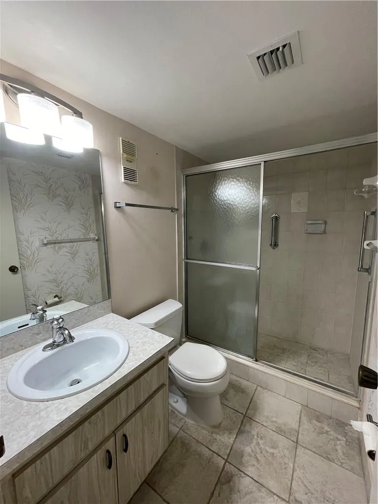 250 Jacaranda Dr, #304