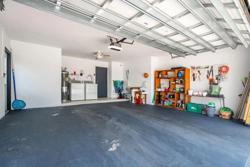 571 SE 12th St