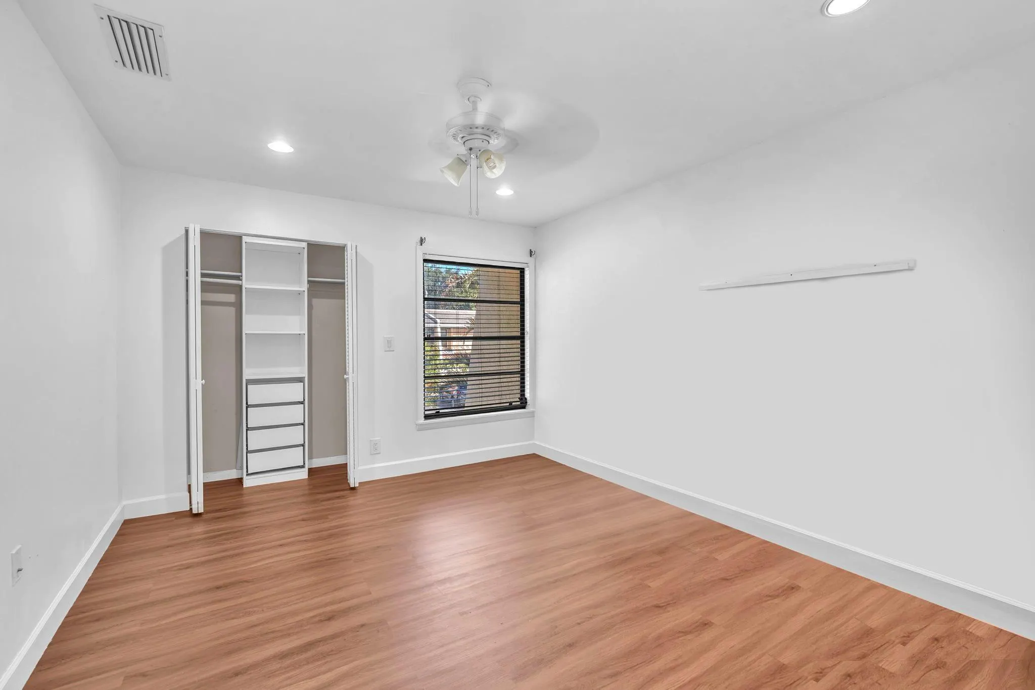 3896 Meadow Ln