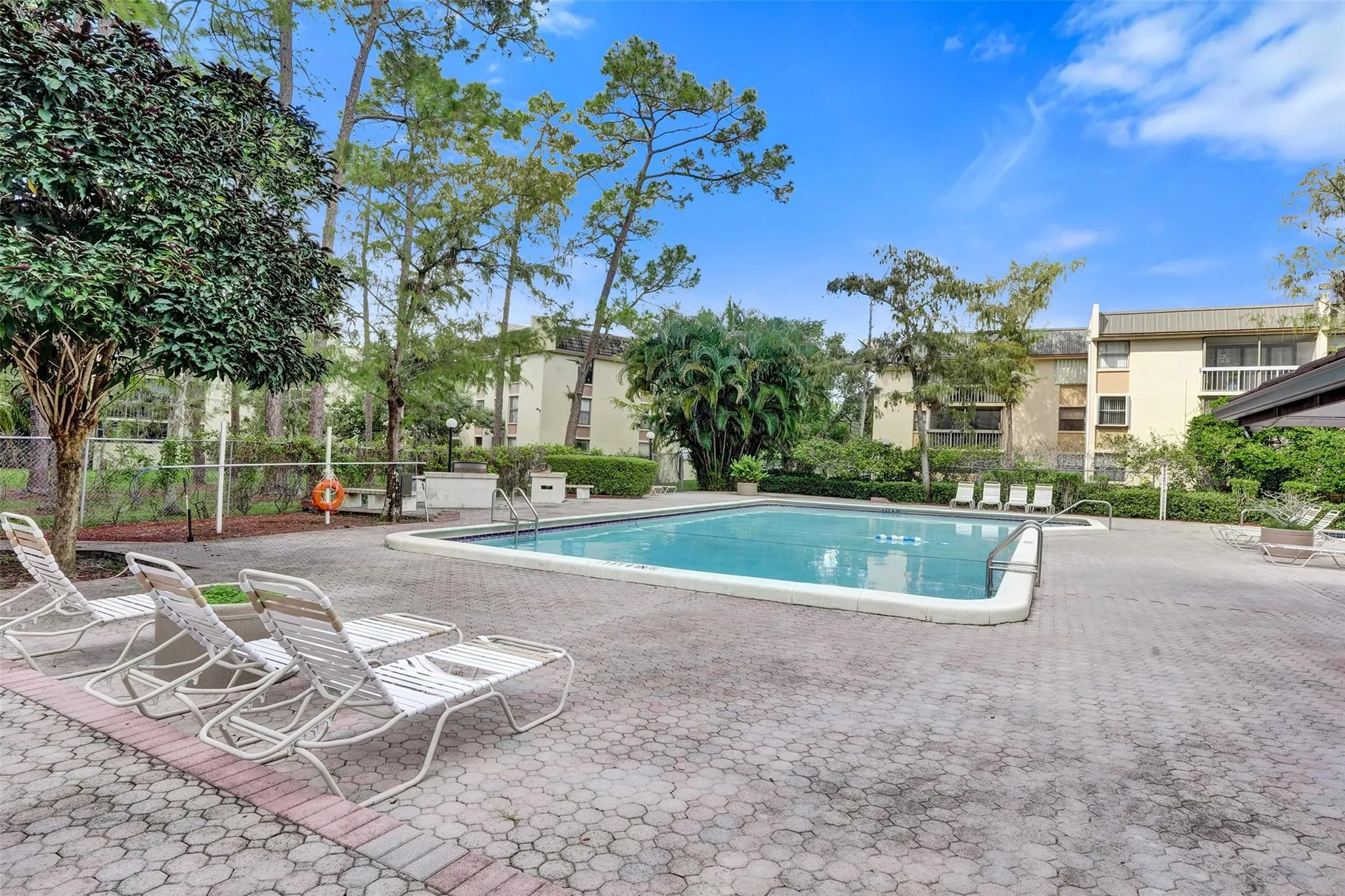 8415 Forest Hills Dr, #206
