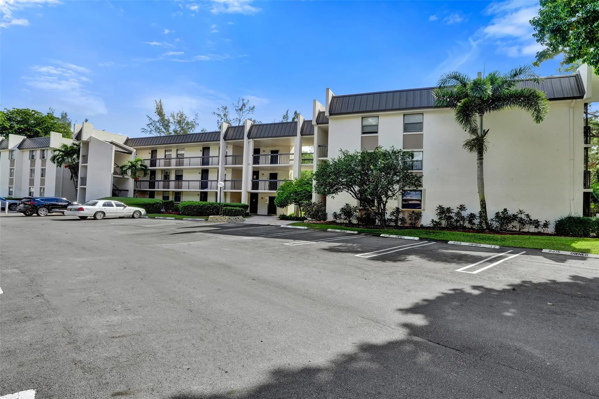 8415 Forest Hills Dr, #206