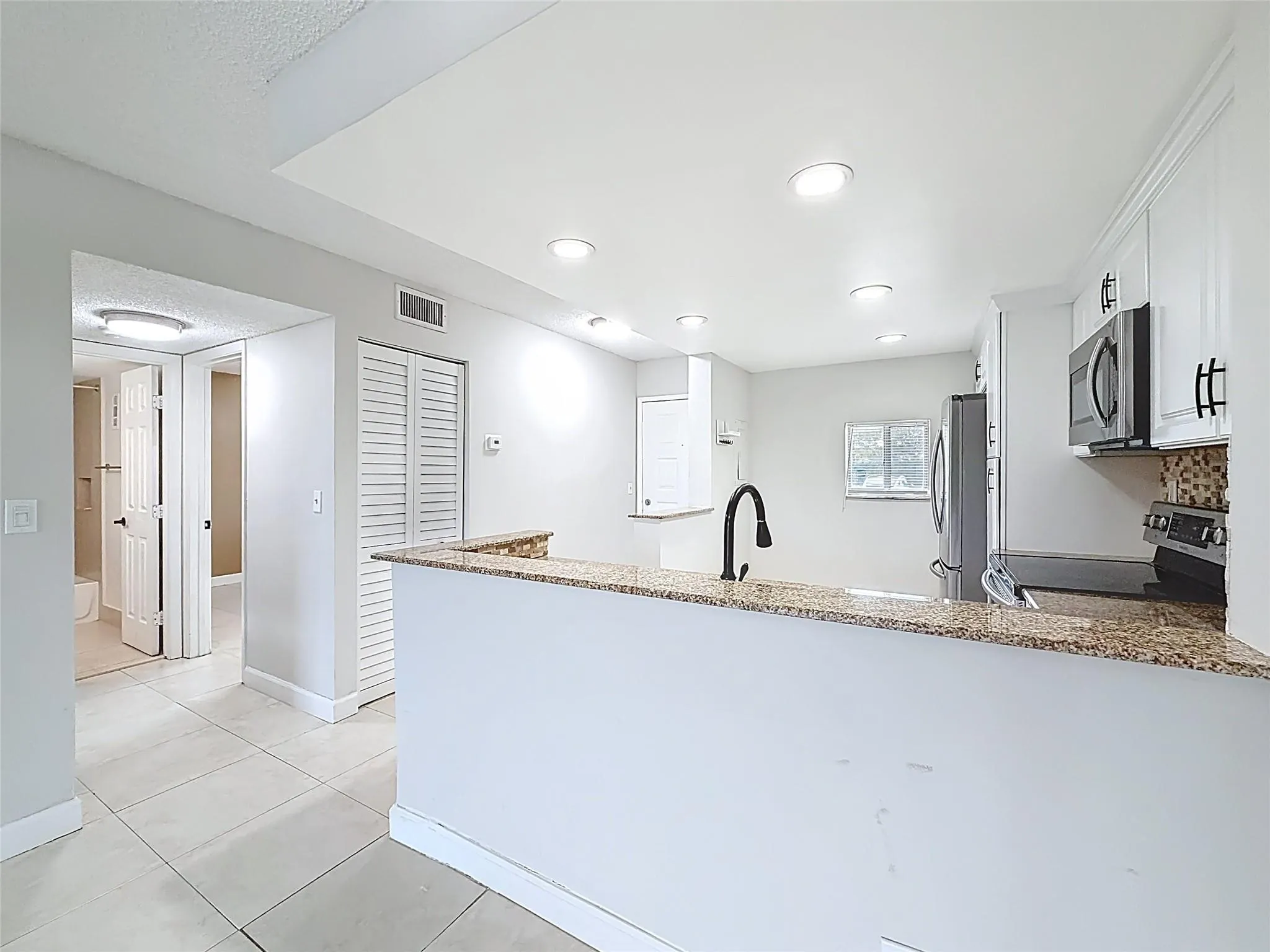 7750 NW 50th St, #106