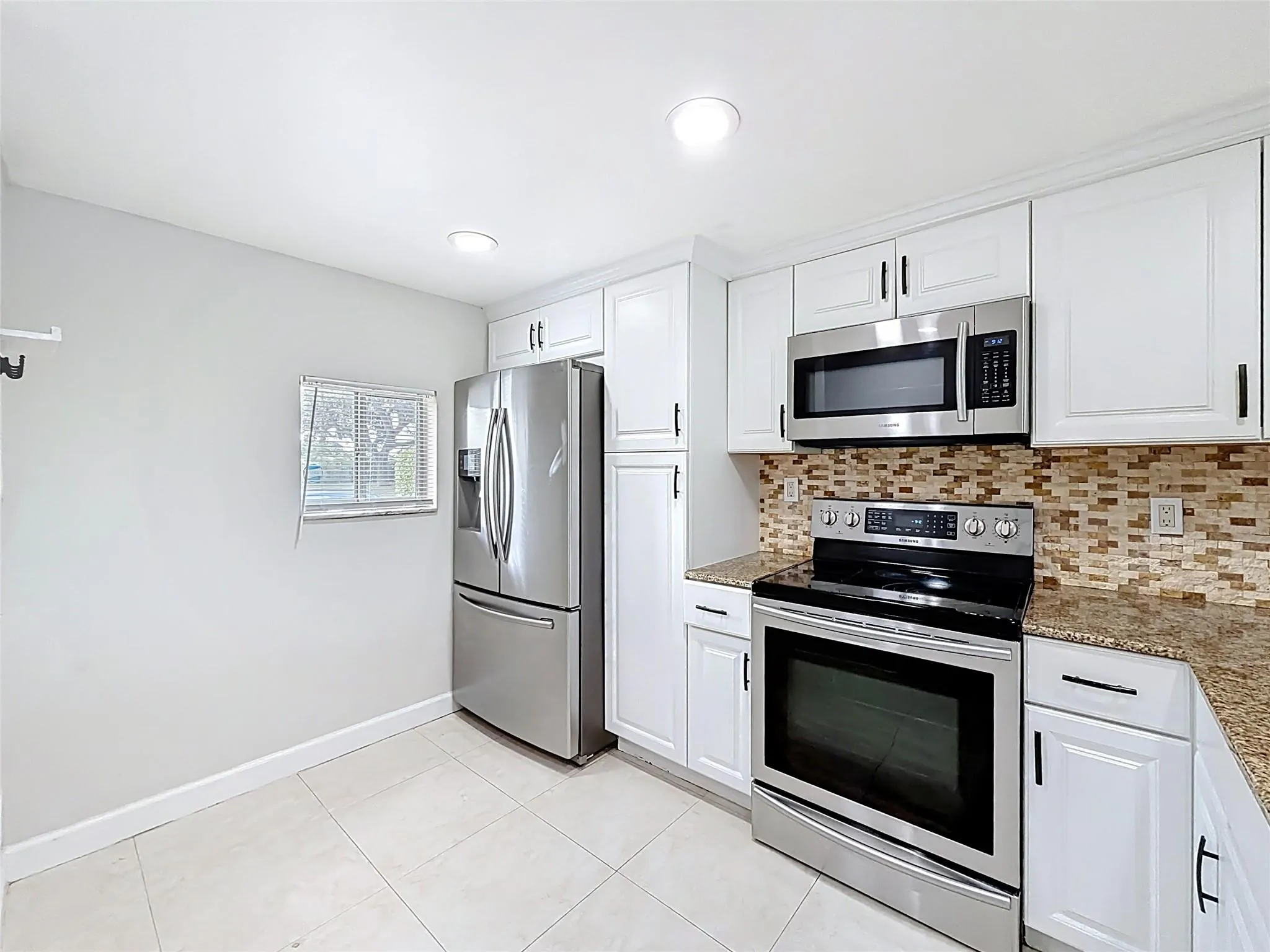 7750 NW 50th St, #106