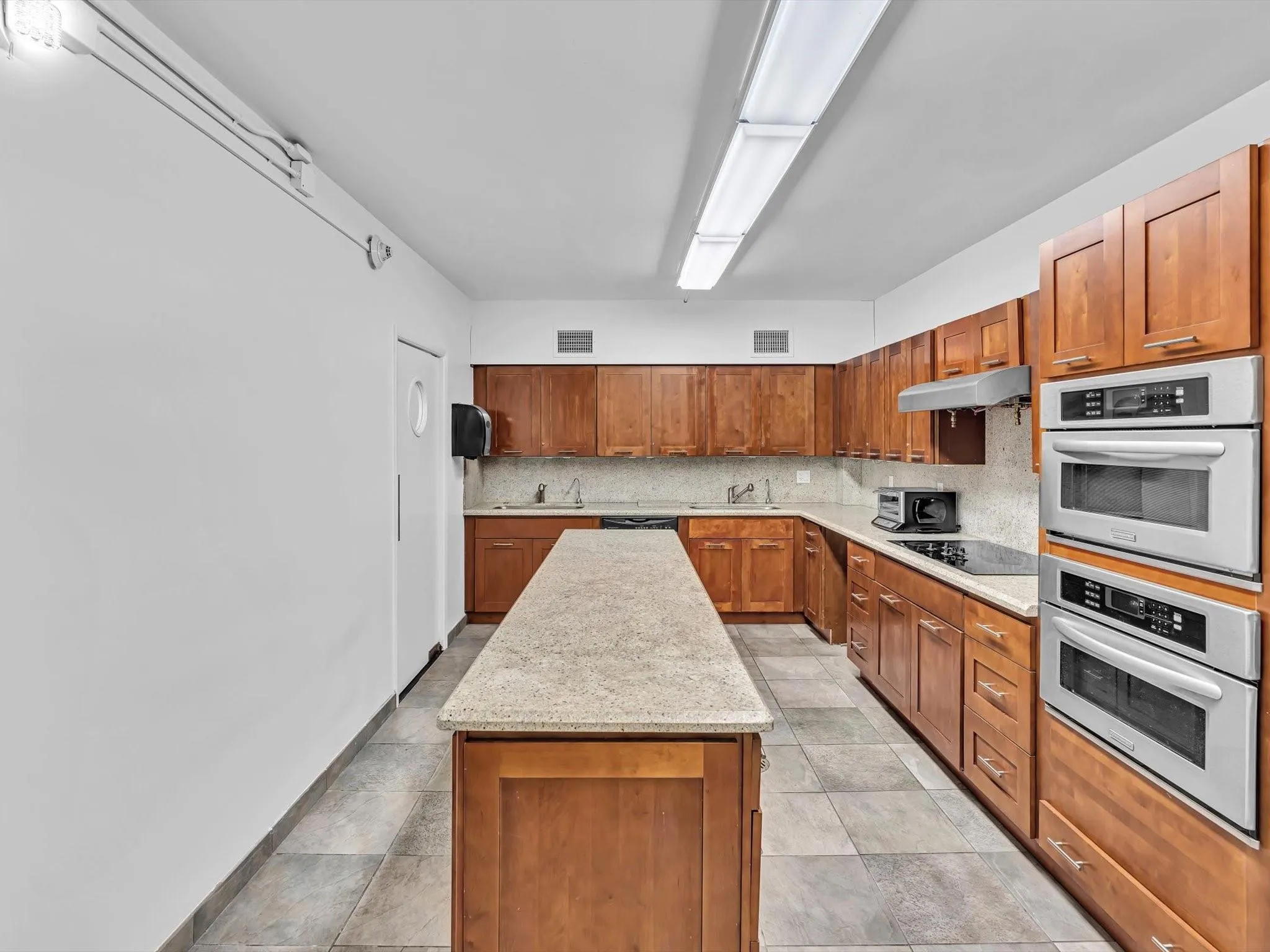 4300 N Ocean Blvd, #19L