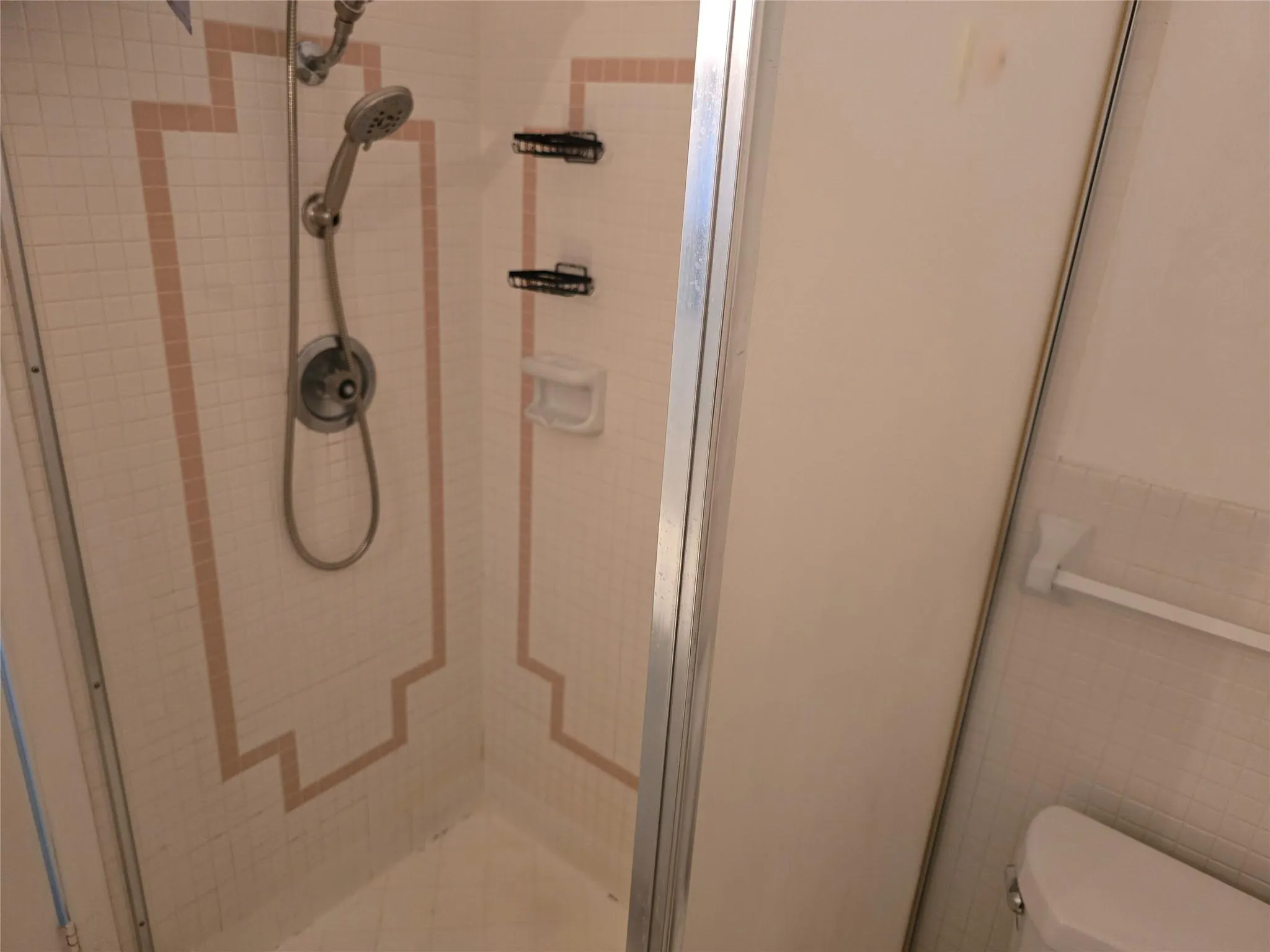 1750 N Riverside Dr, #5