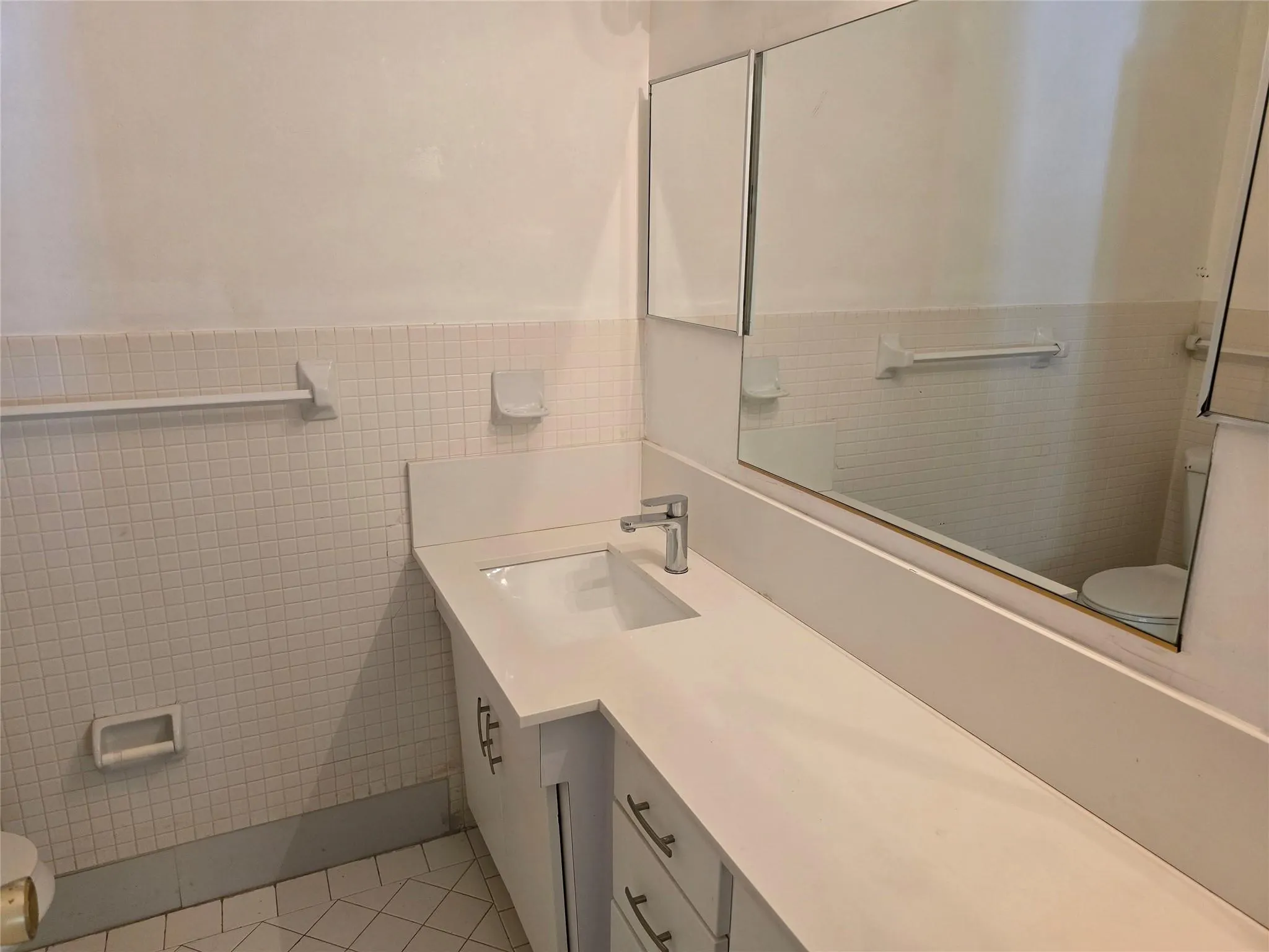 1750 N Riverside Dr, #5