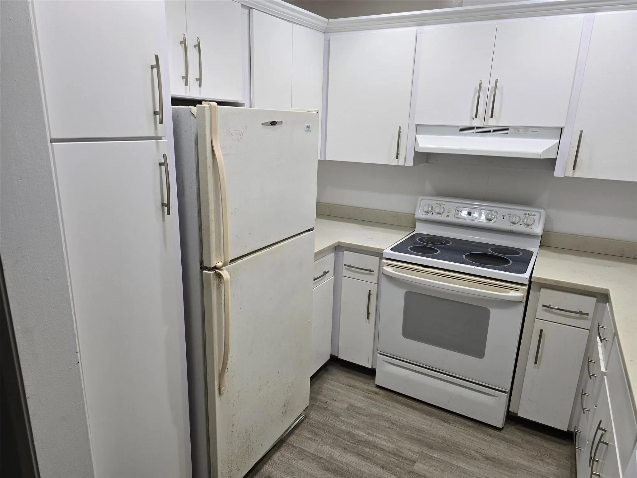 1750 N Riverside Dr, #5