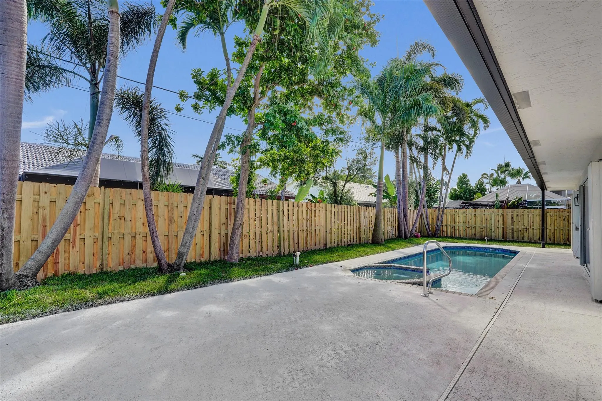 340 Oregon Ln