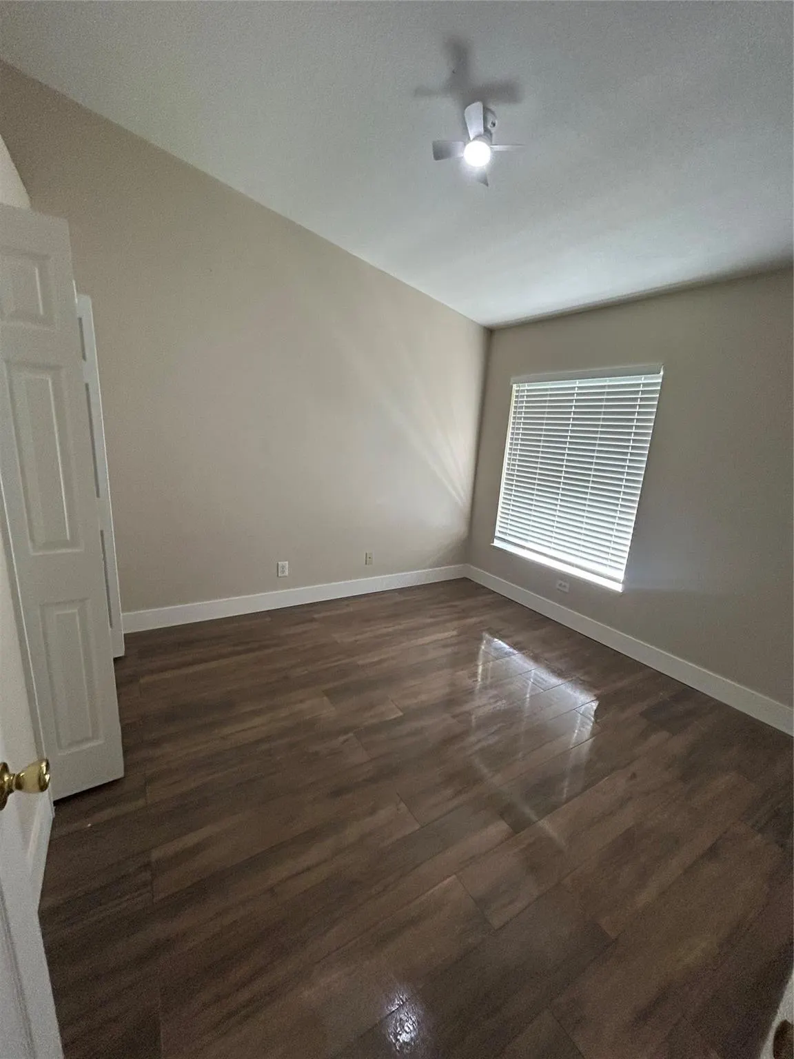 214 Eldron Blvd NE