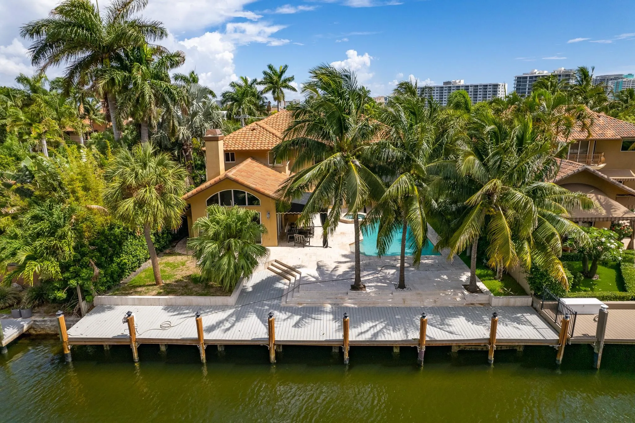 2626 Barcelona Dr