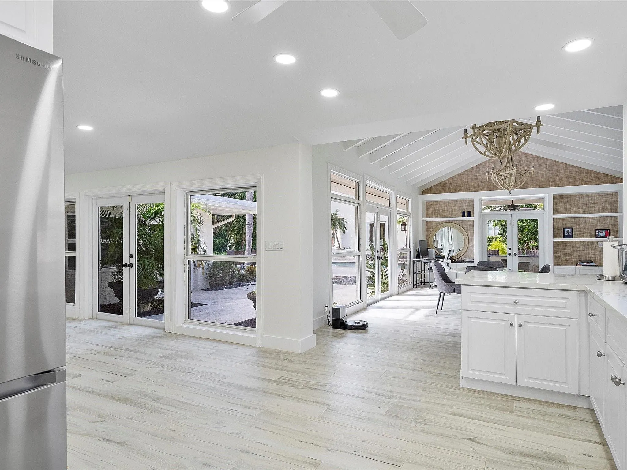 411 Poinciana