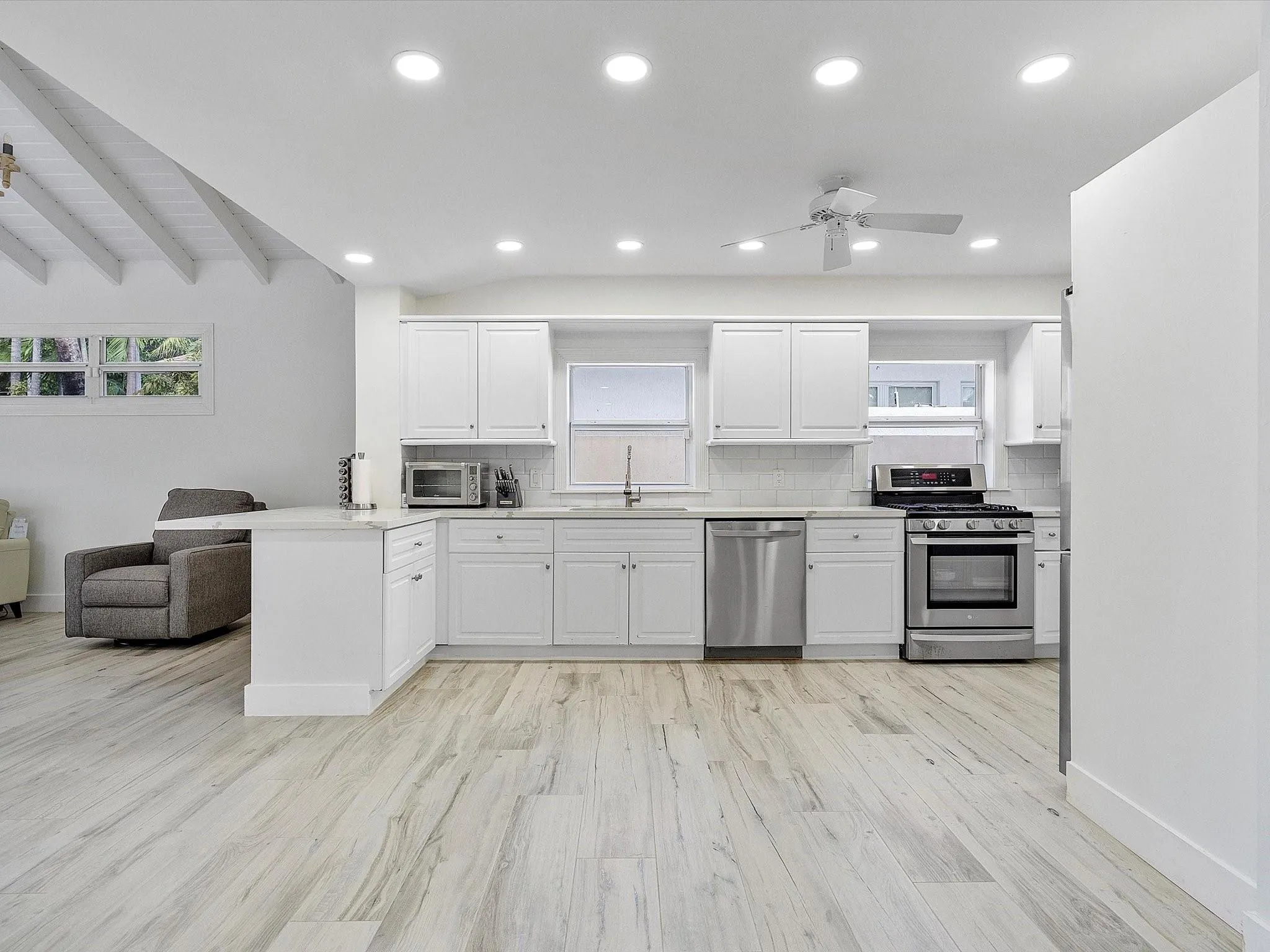 411 Poinciana