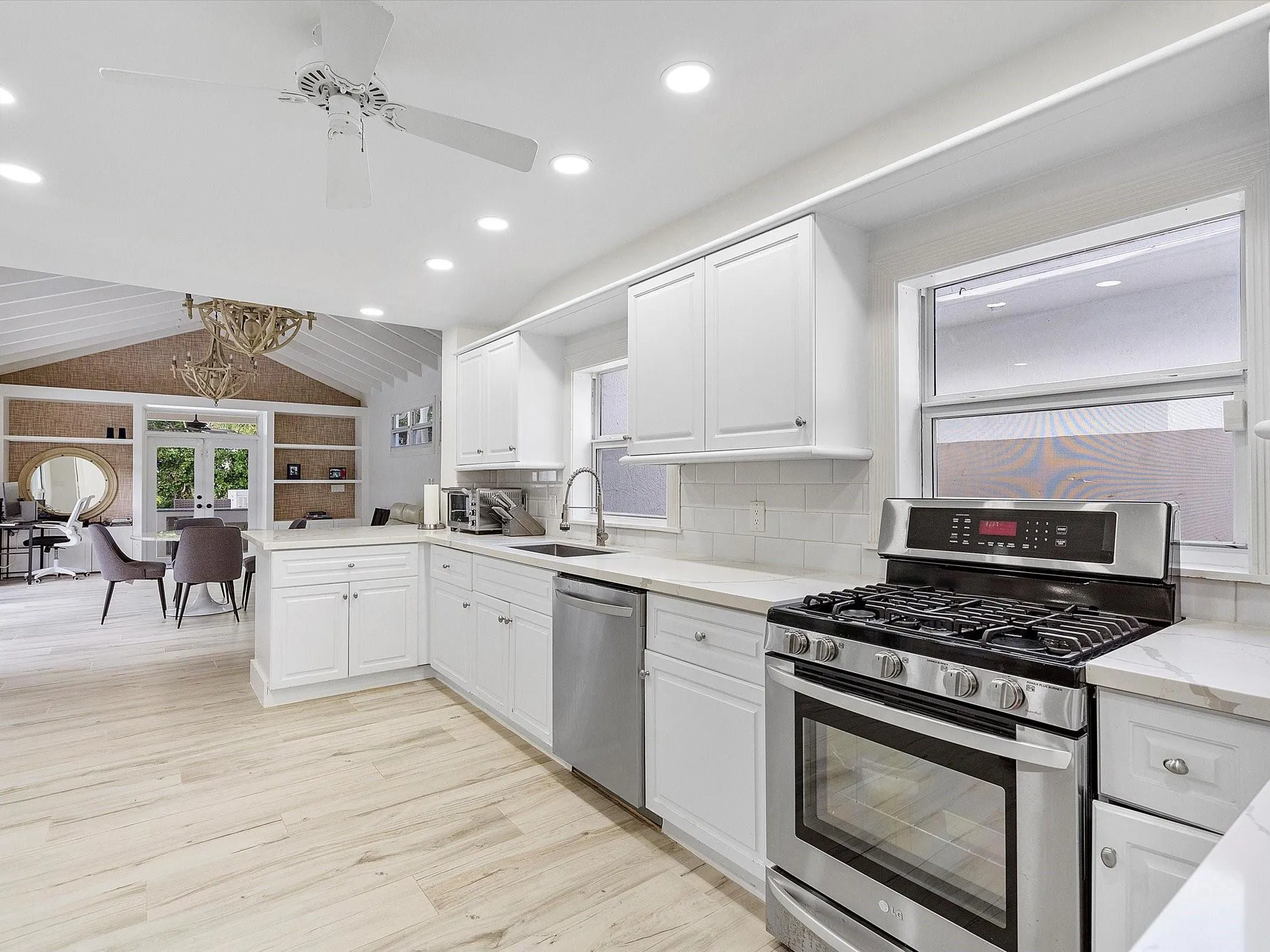 411 Poinciana