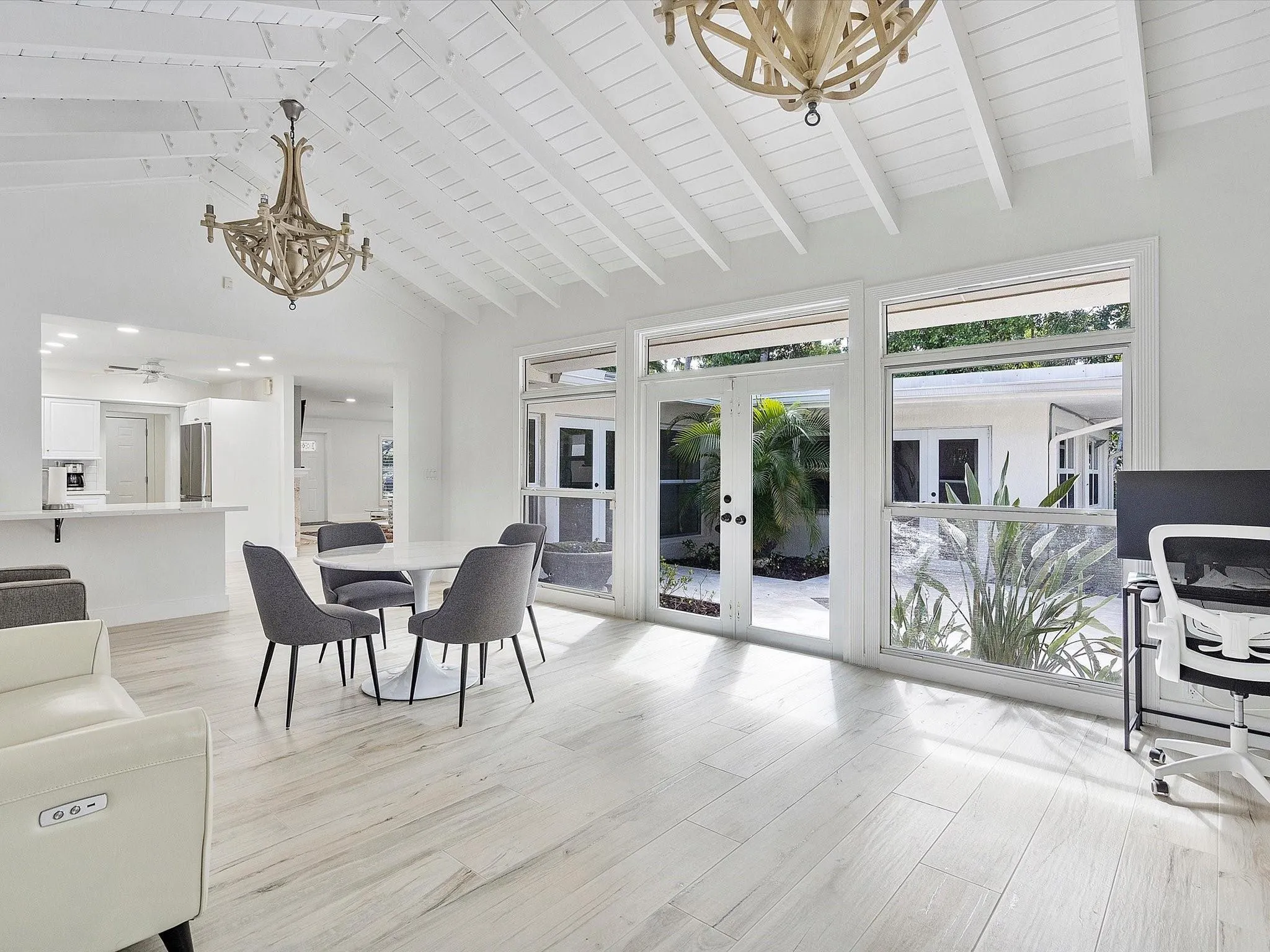 411 Poinciana