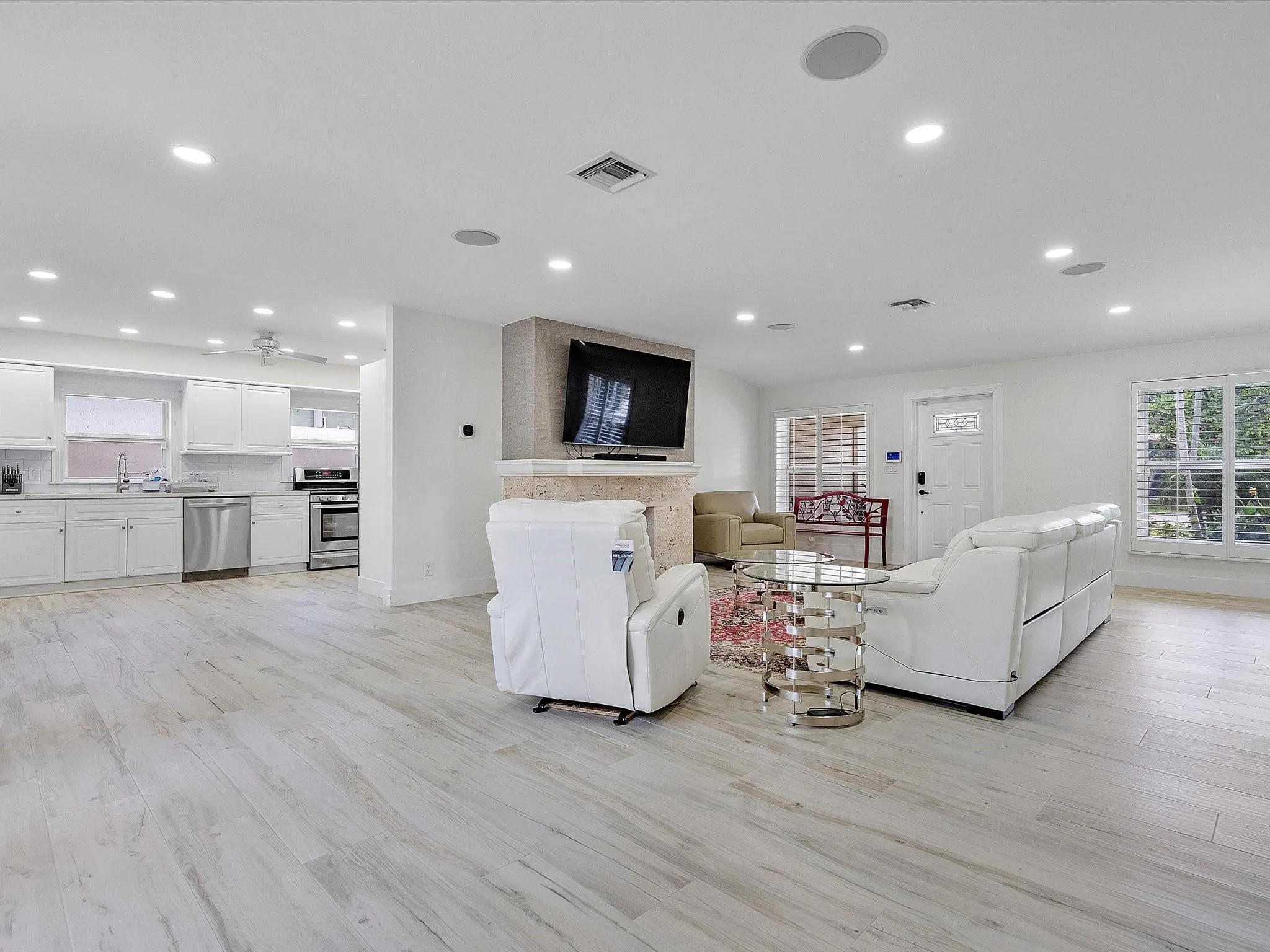 411 Poinciana