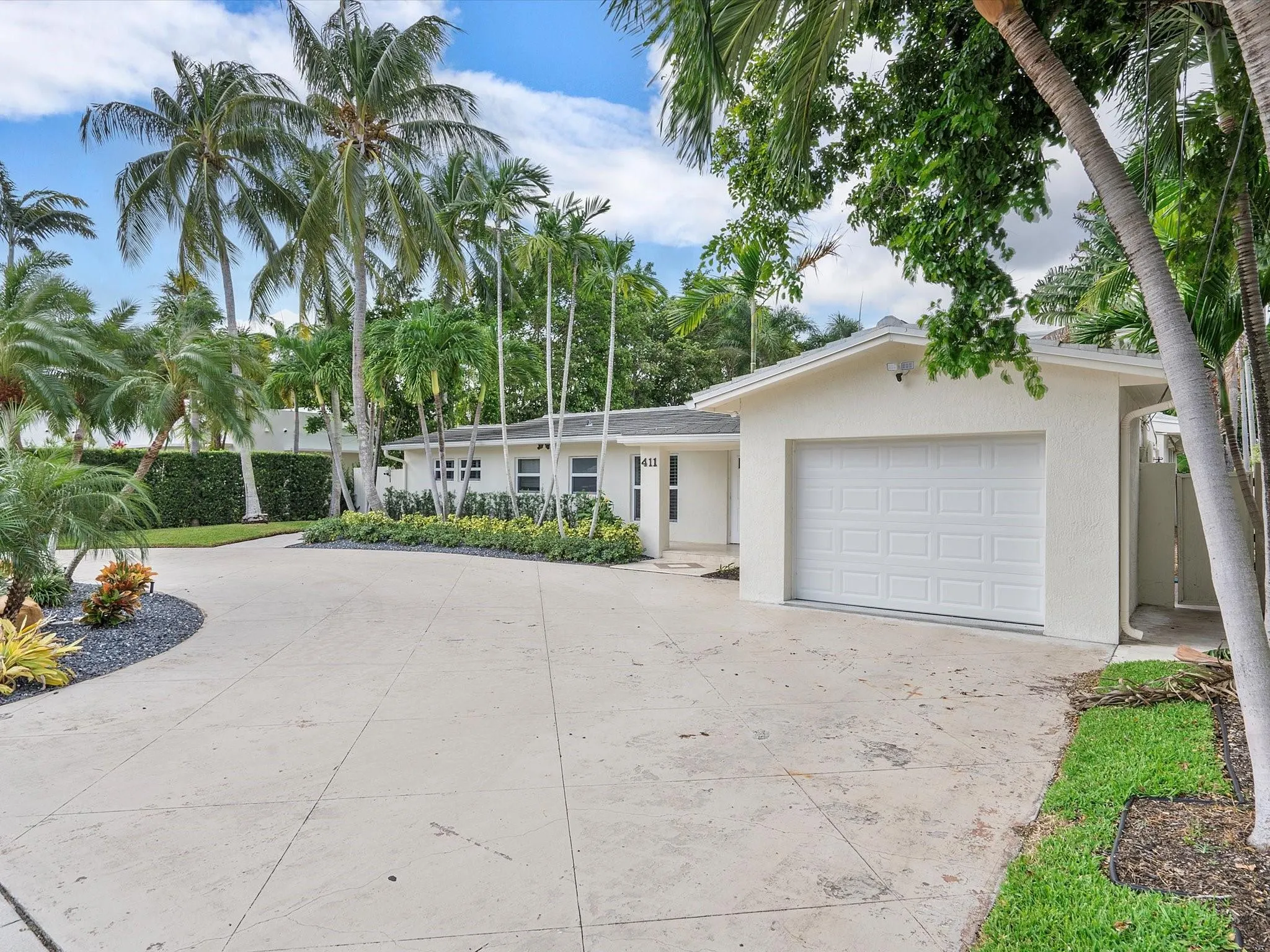 411 Poinciana