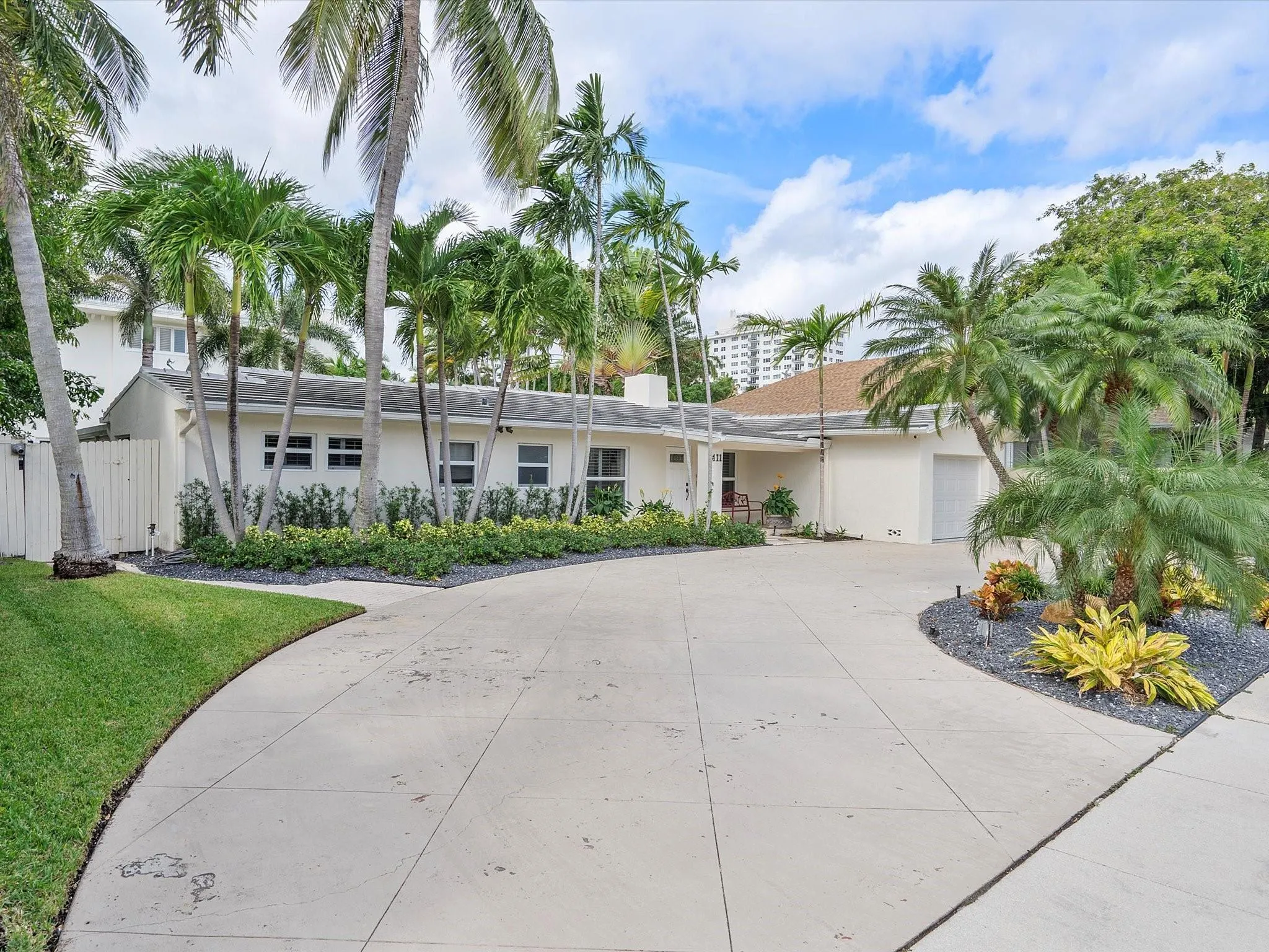 411 Poinciana