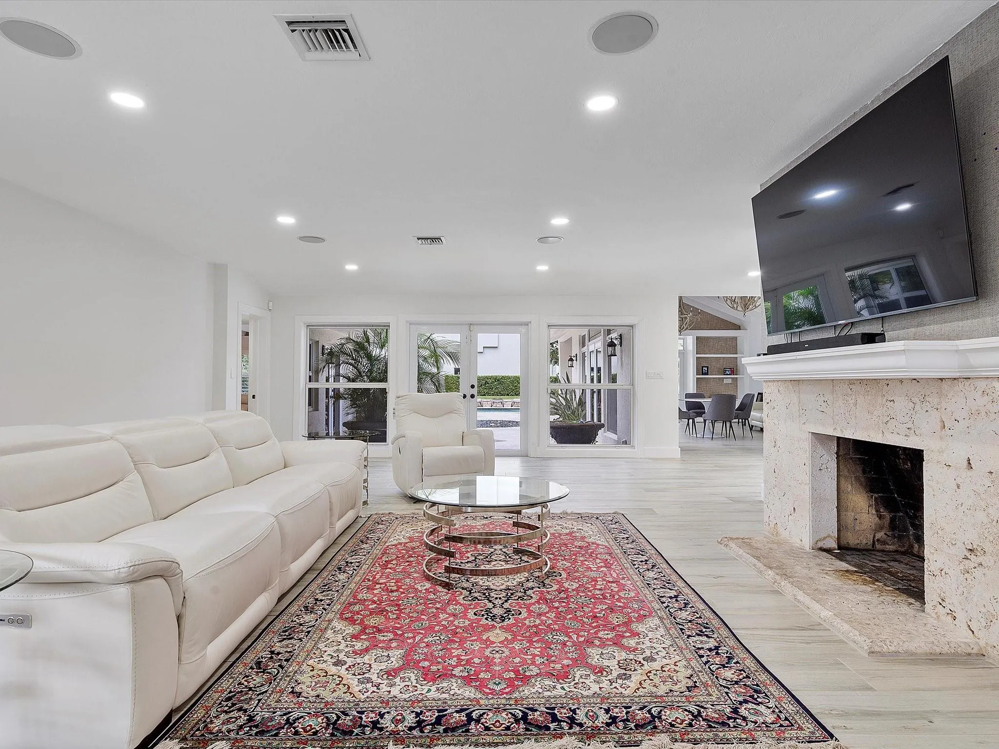 411 Poinciana