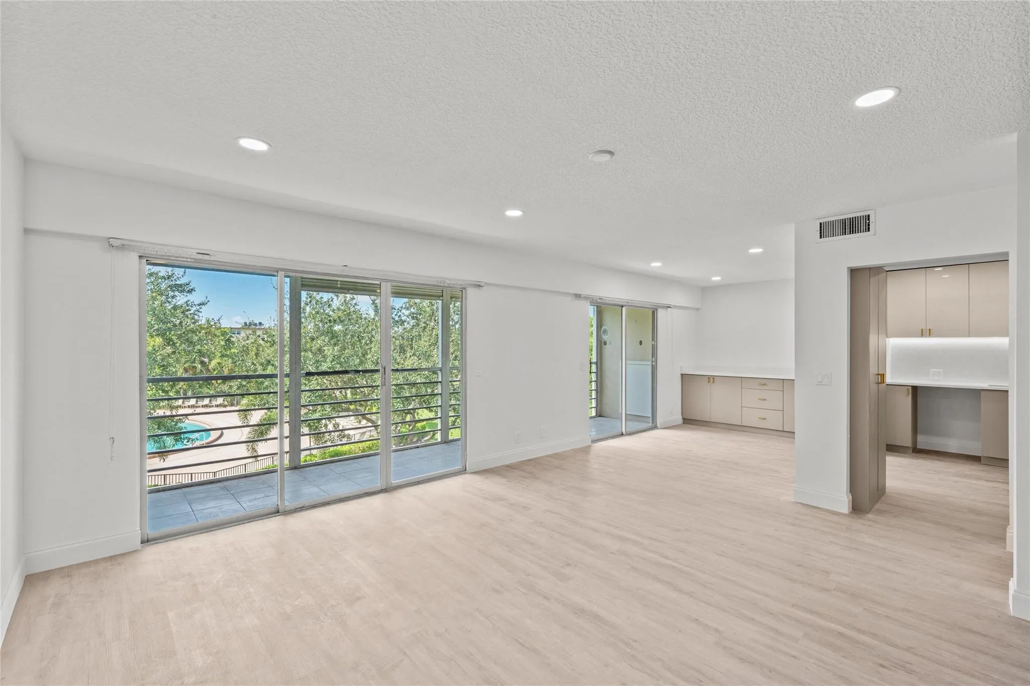 204 Mansfield E, #204