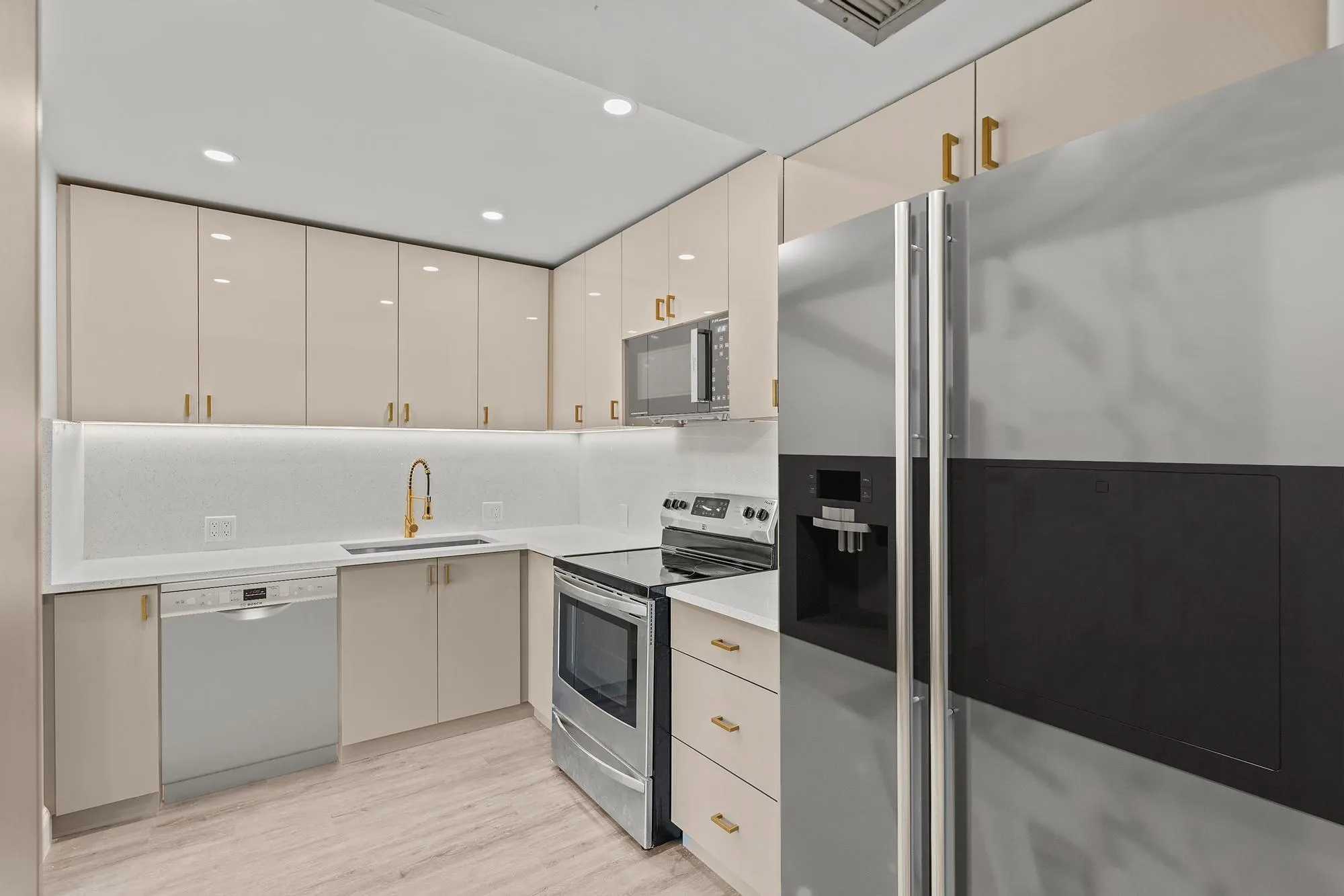 204 Mansfield E, #204
