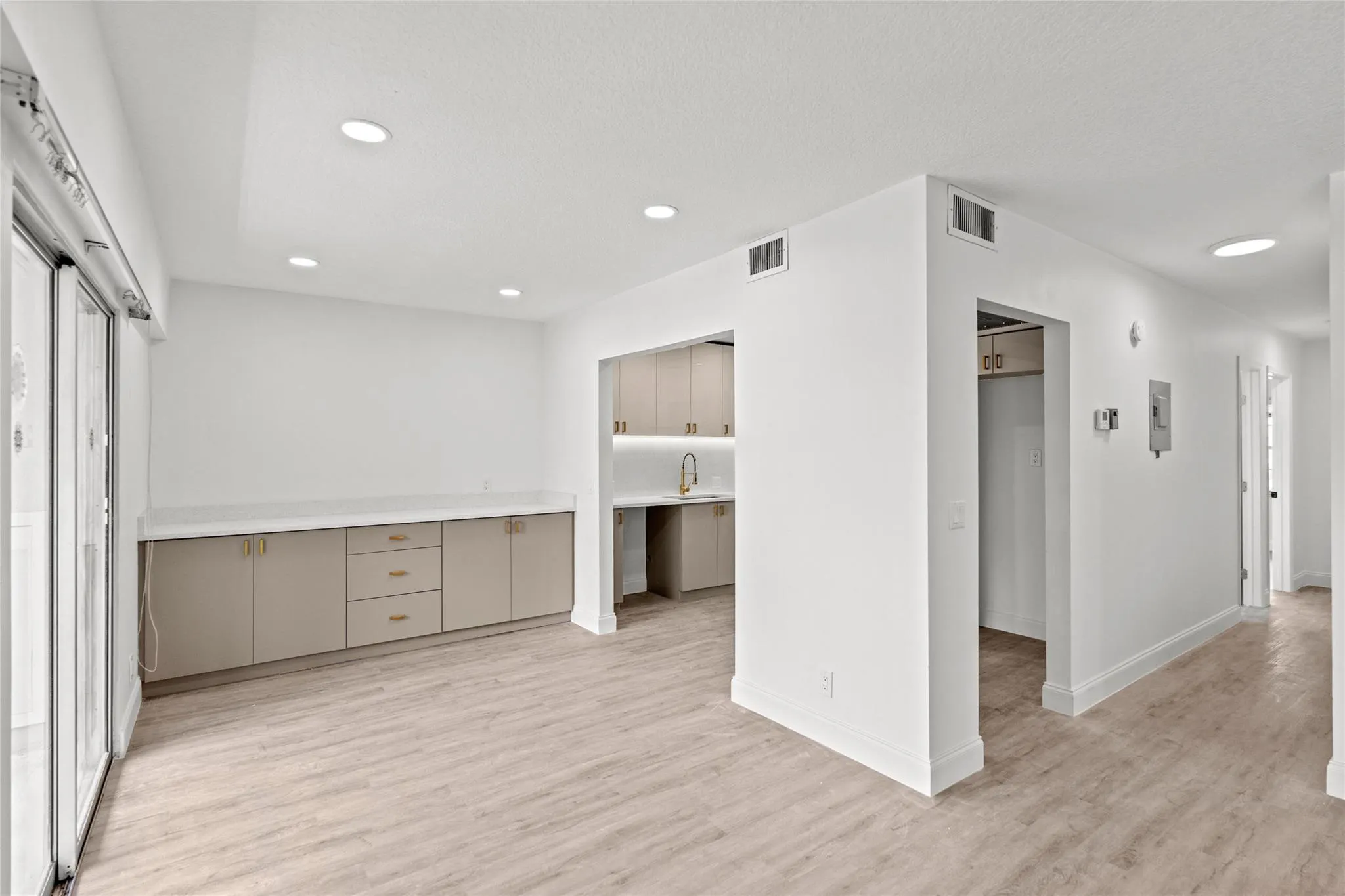 204 Mansfield E, #204