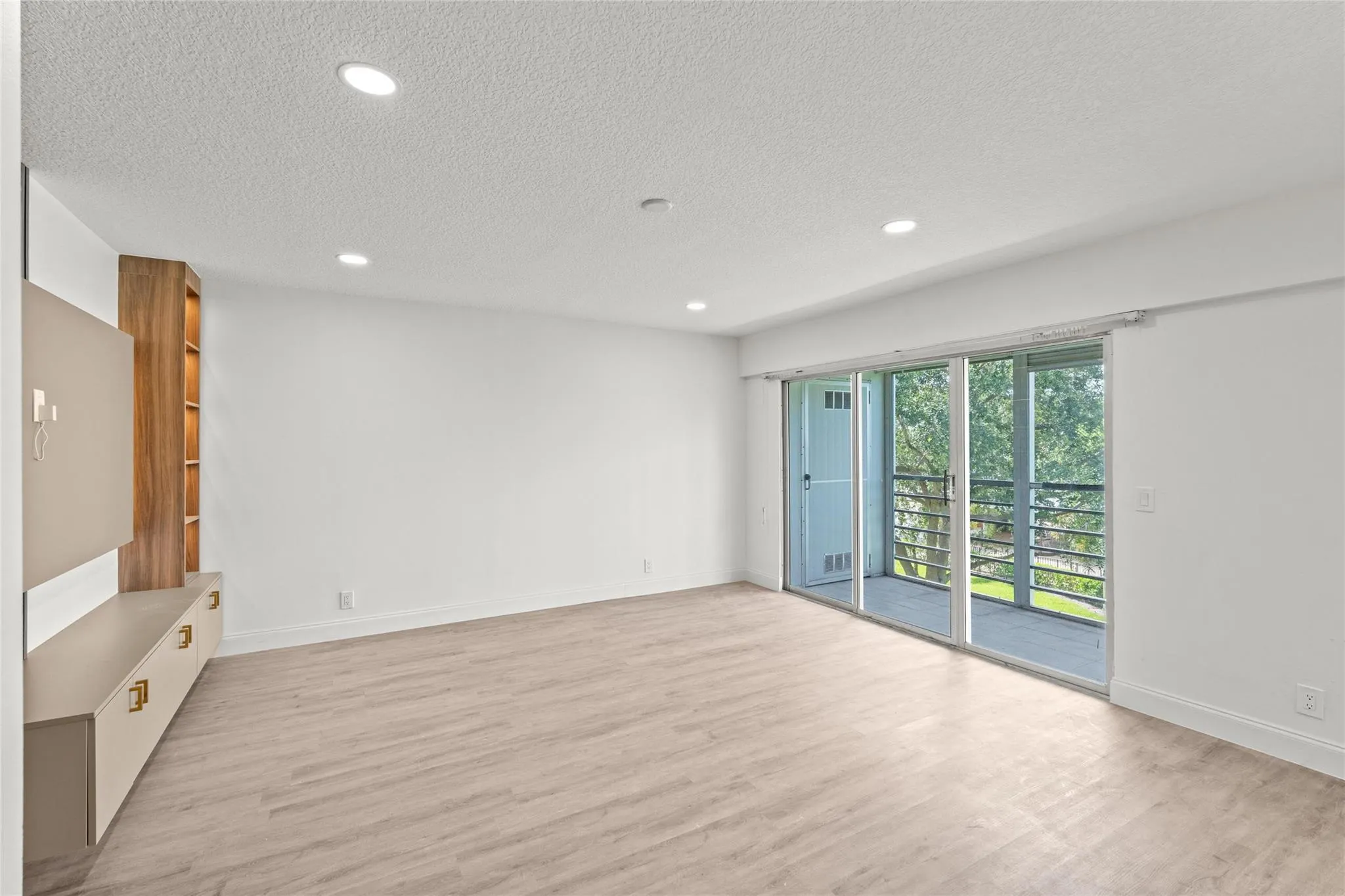 204 Mansfield E, #204