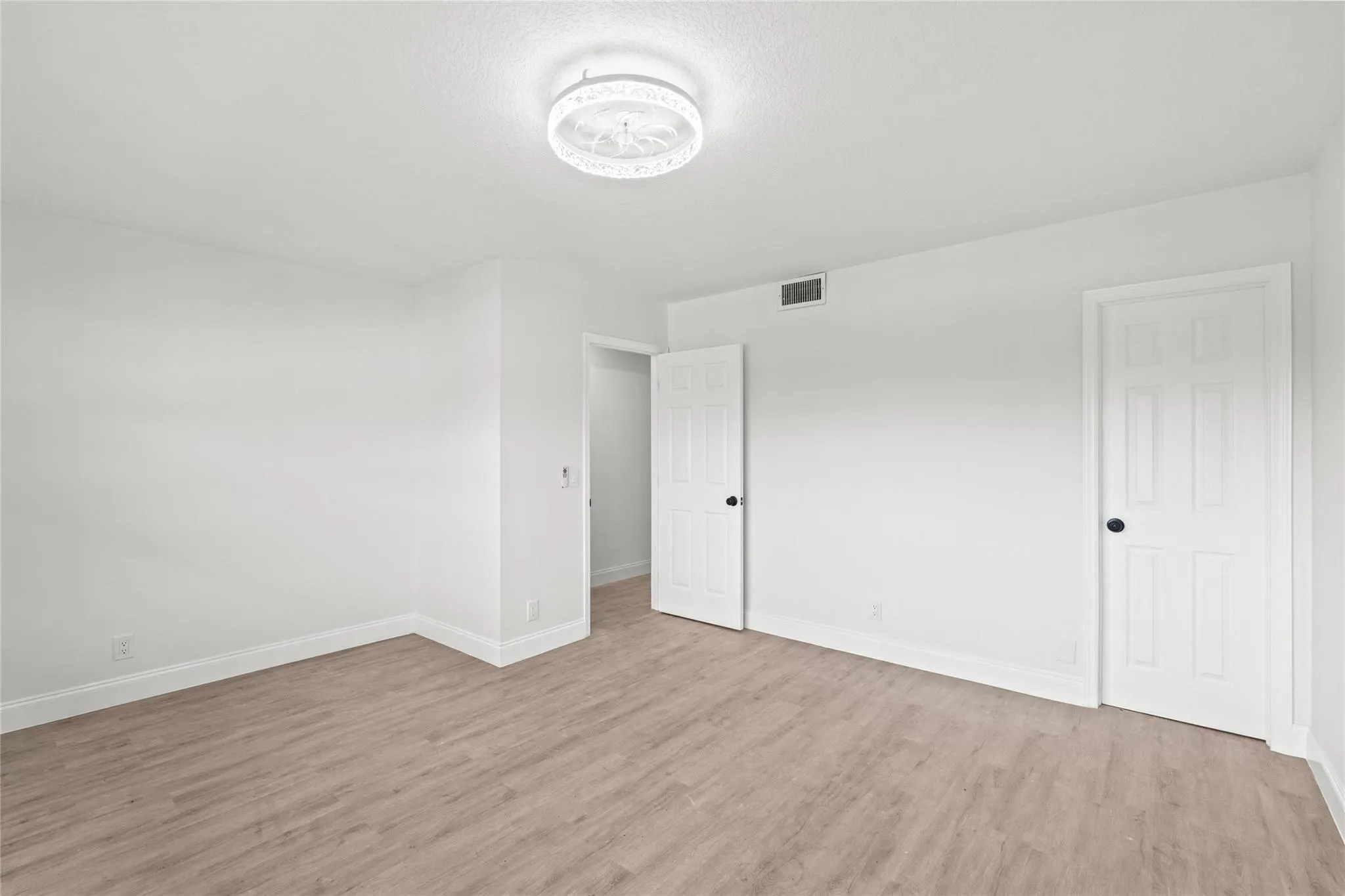 204 Mansfield E, #204