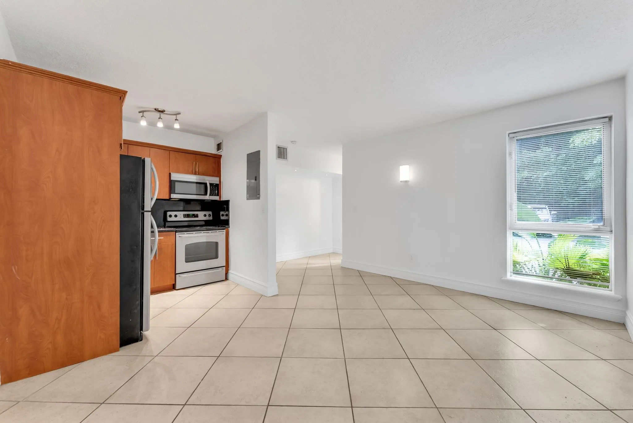 150 SW 10th St, #3