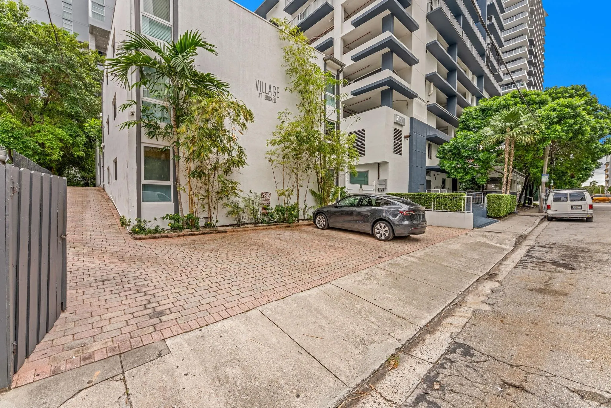 150 SW 10th St, #3