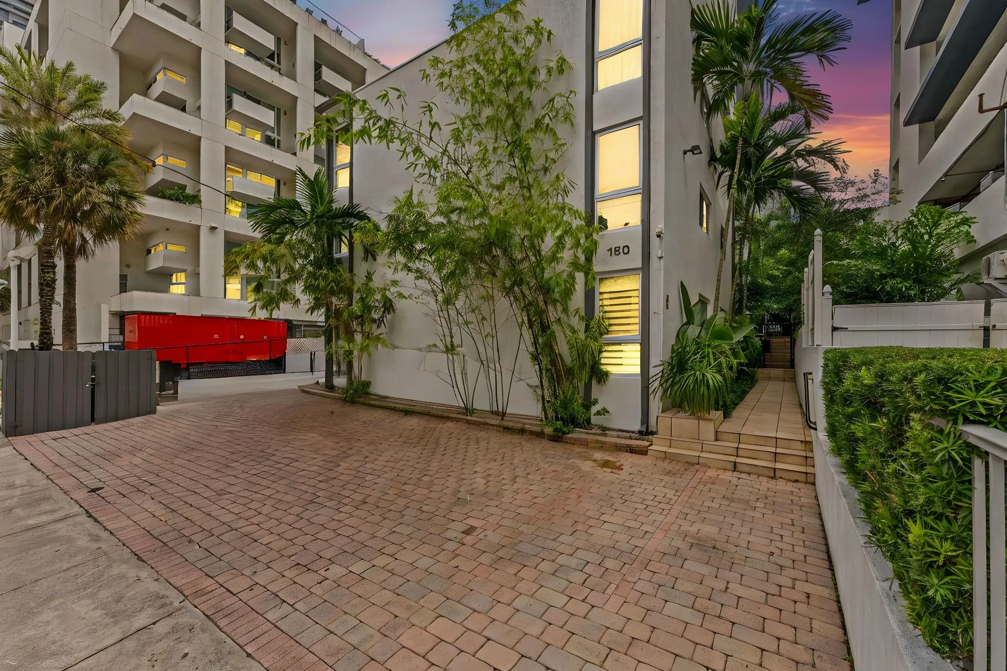 150 SW 10th St, #3