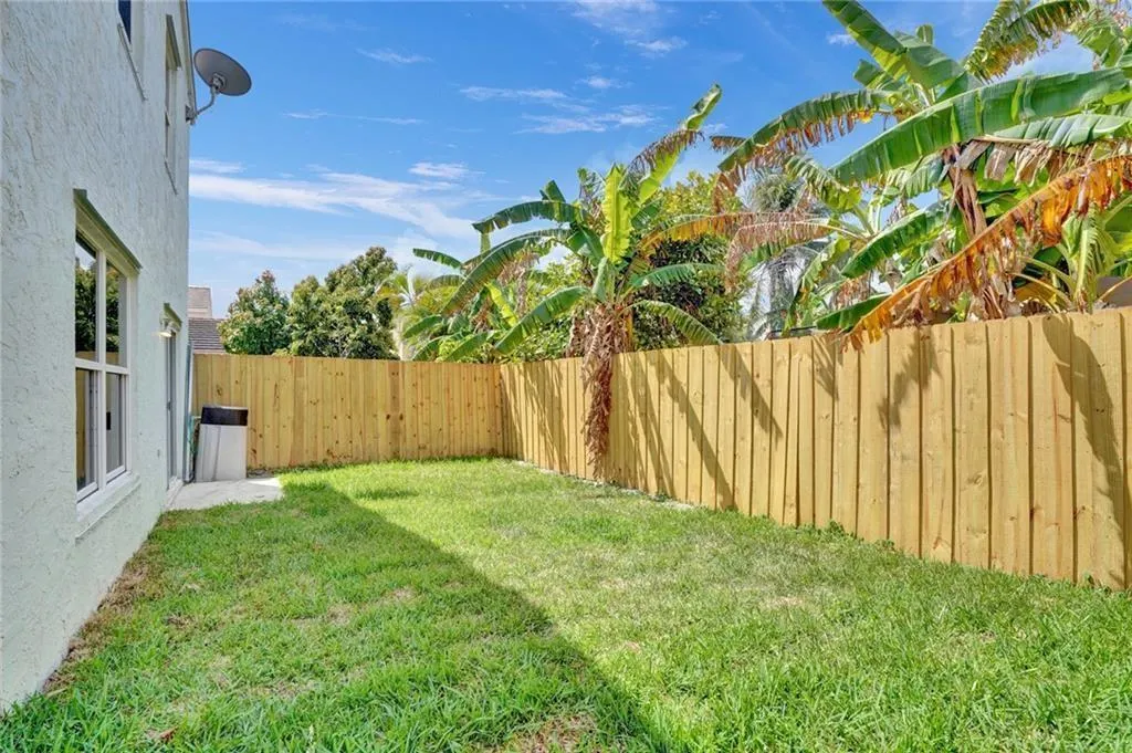 3329 Apache Ln