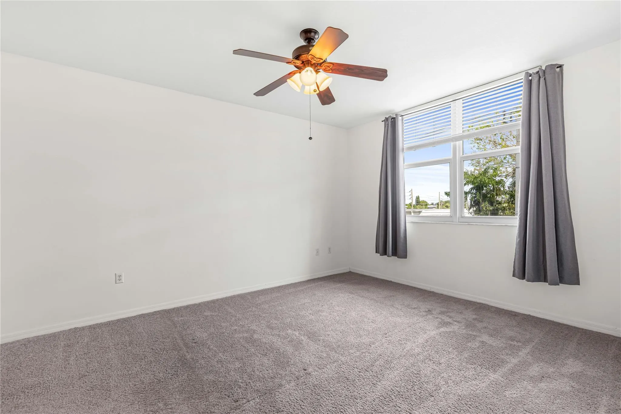 2421 NE 65th St, #318