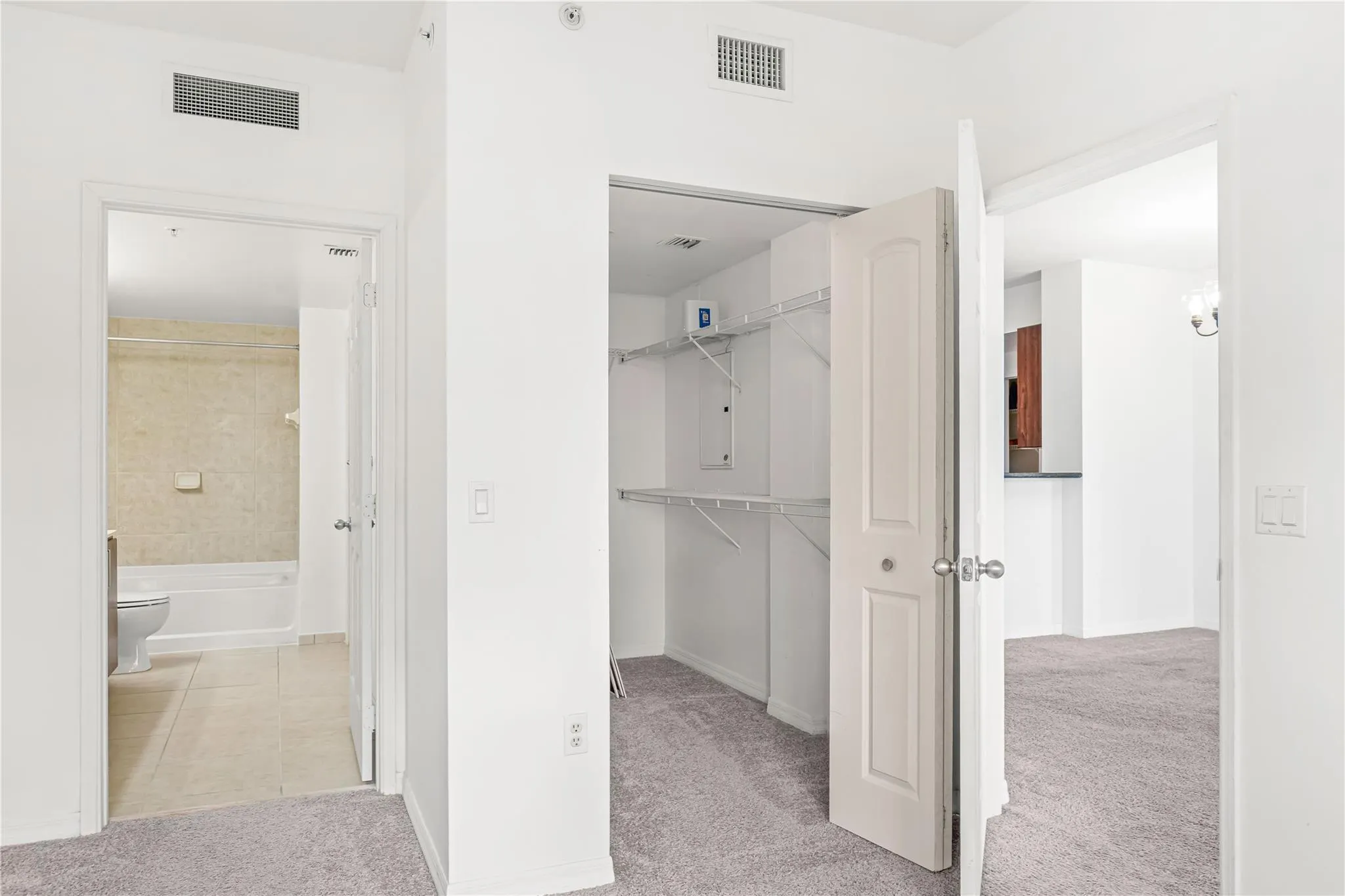 2421 NE 65th St, #318