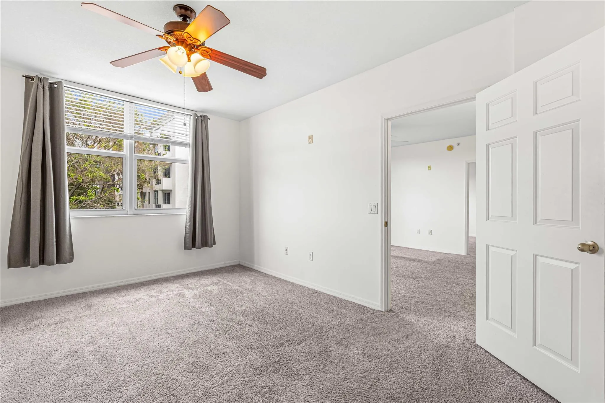 2421 NE 65th St, #318