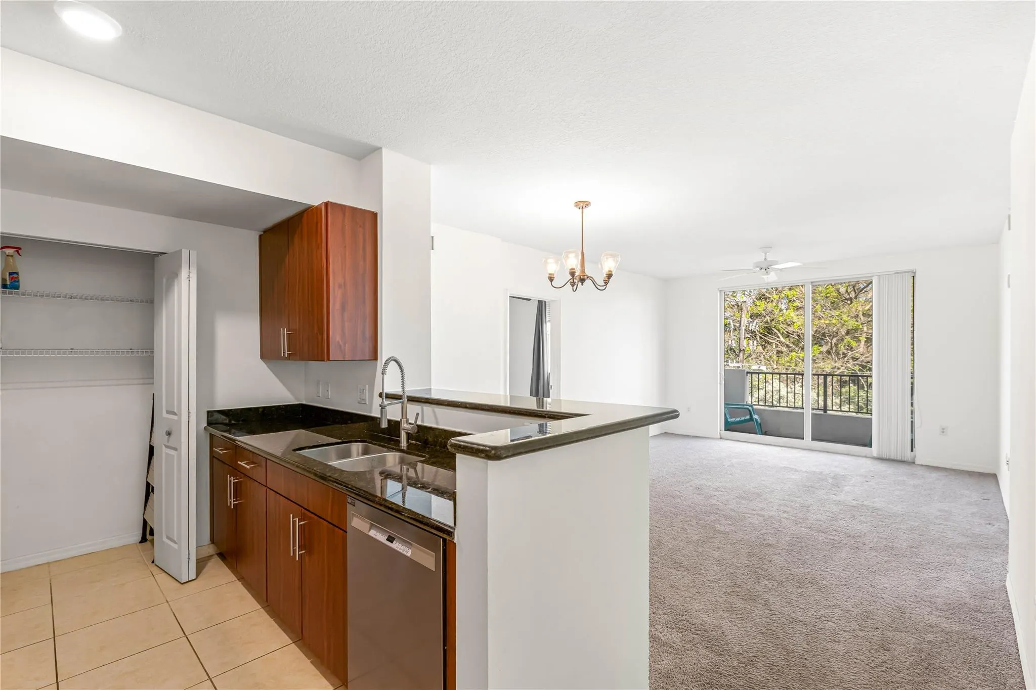 2421 NE 65th St, #318