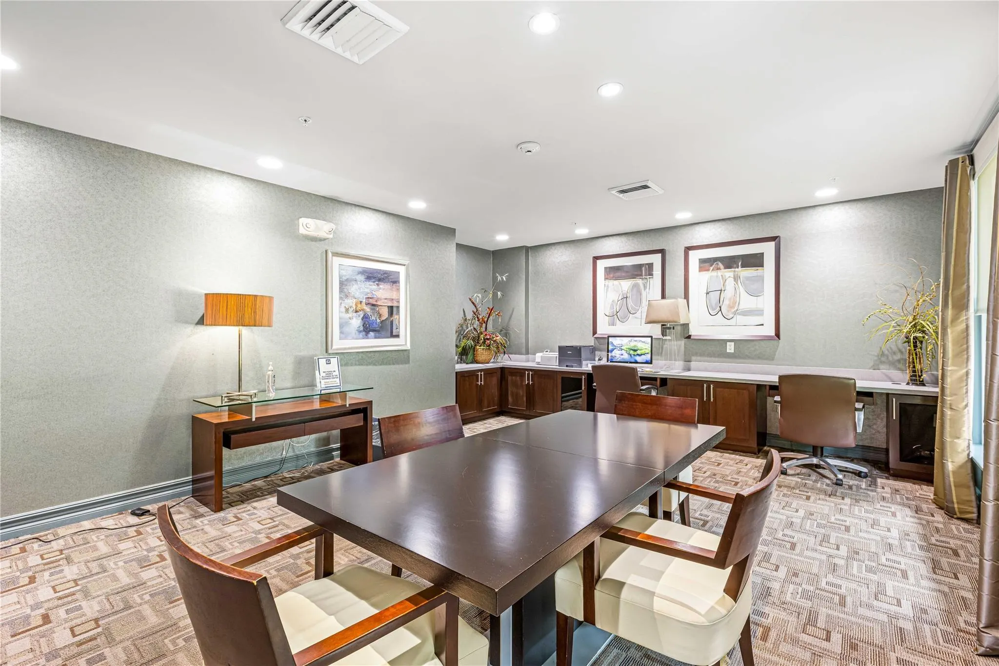 2421 NE 65th St, #318