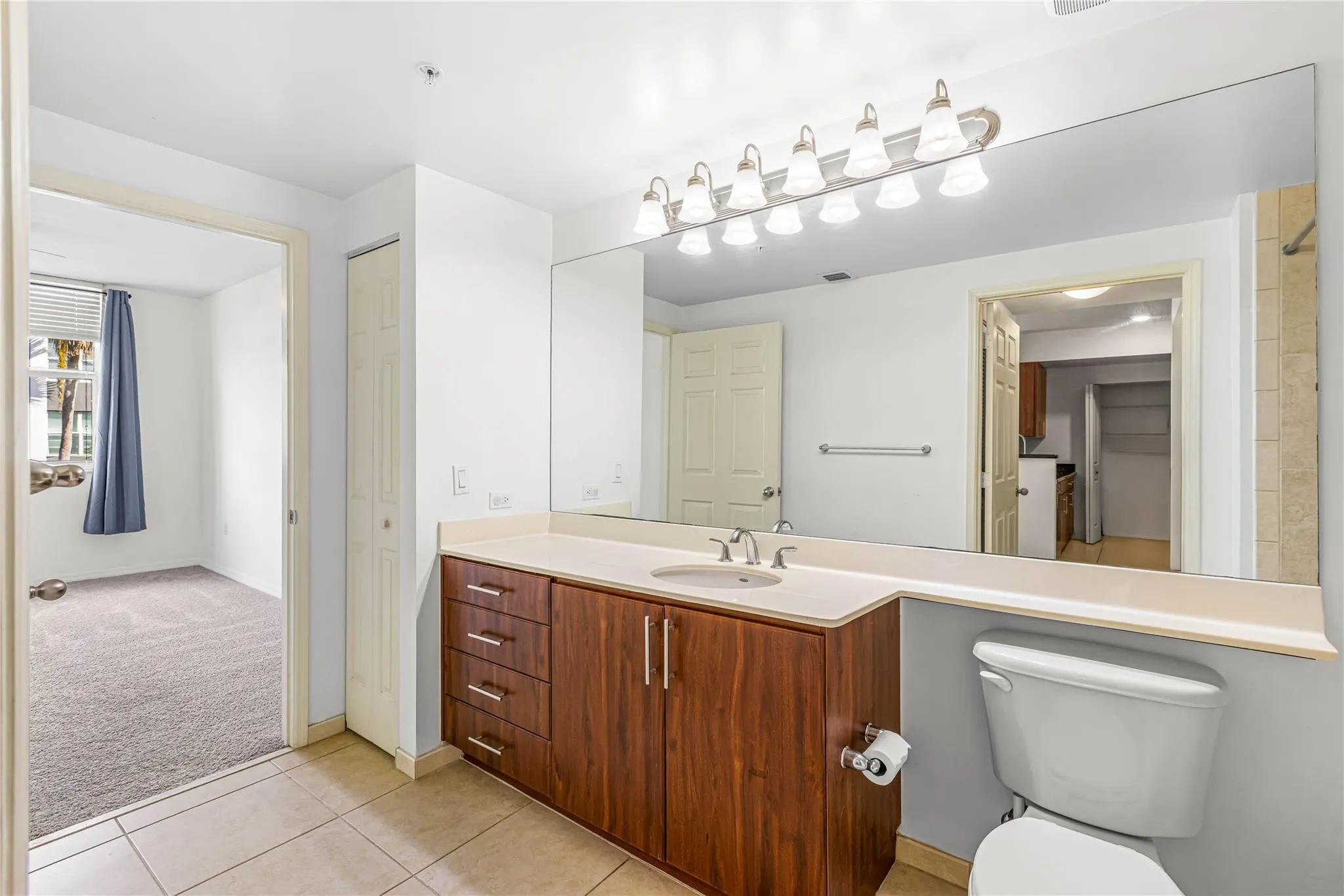 2421 NE 65th St, #318