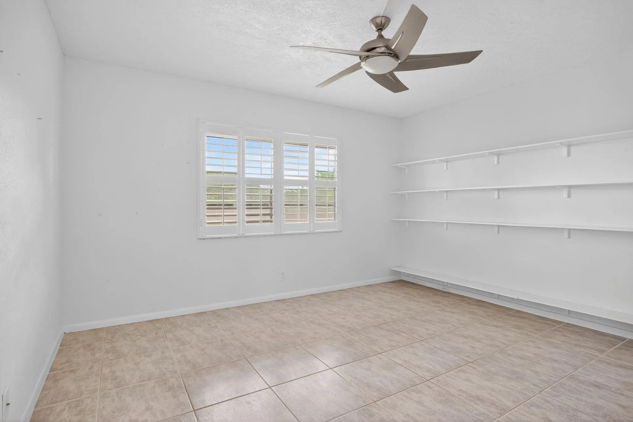 2301 Lucaya Ln, #M4
