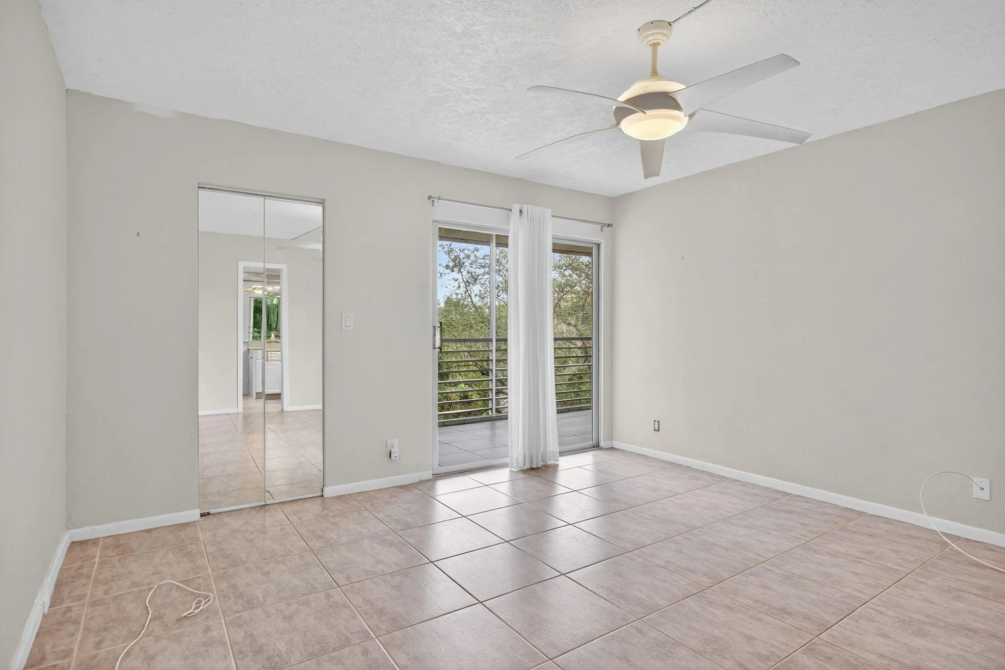 2301 Lucaya Ln, #M4