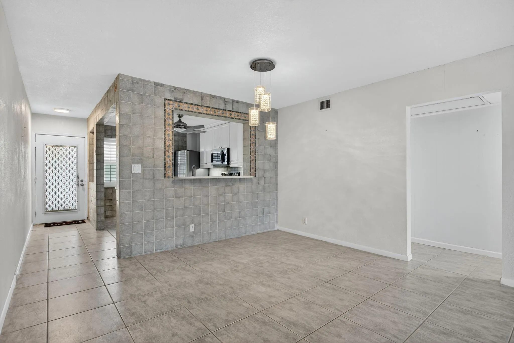 2301 Lucaya Ln, #M4