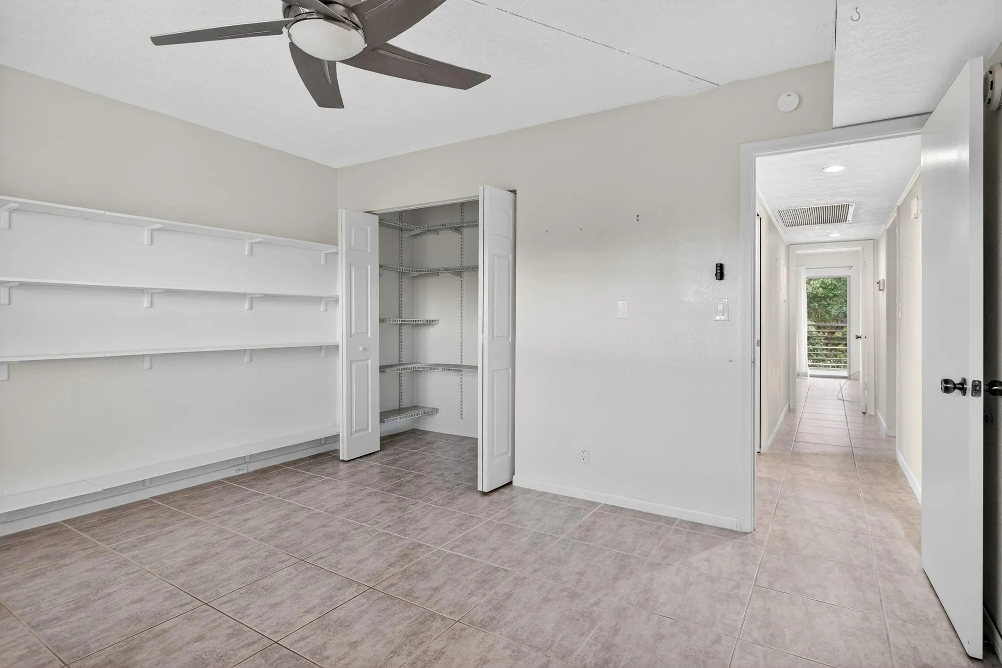 2301 Lucaya Ln, #M4