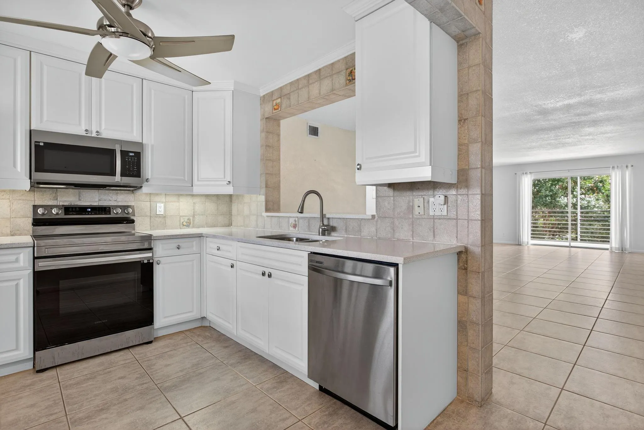 2301 Lucaya Ln, #M4