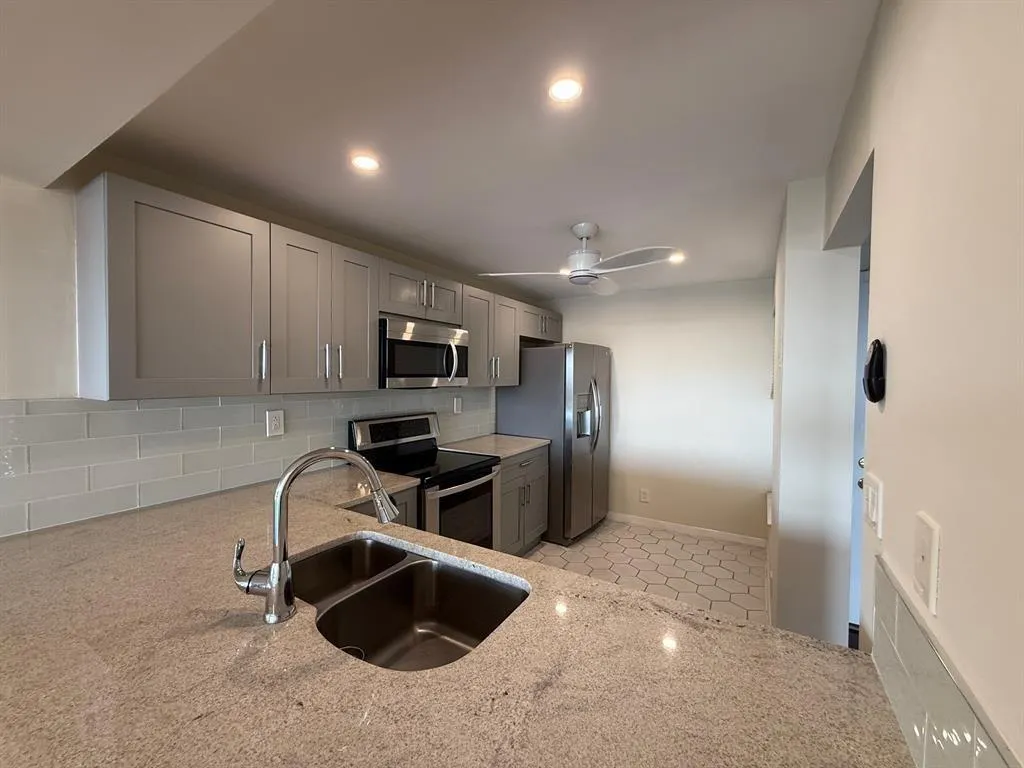 9 Royal Palm Way