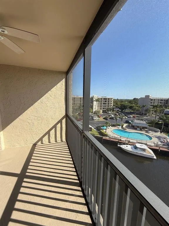 9 Royal Palm Way, #6040