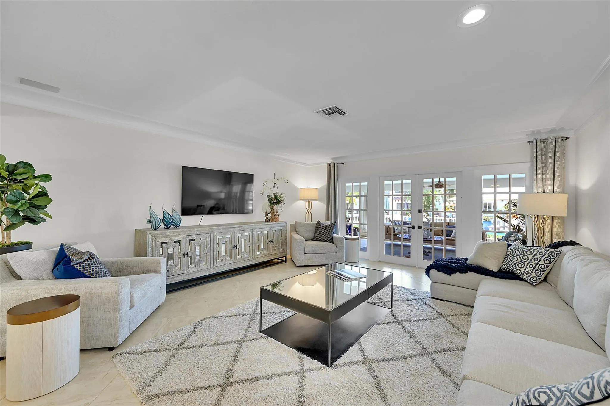 3050 NE 40th Ct
