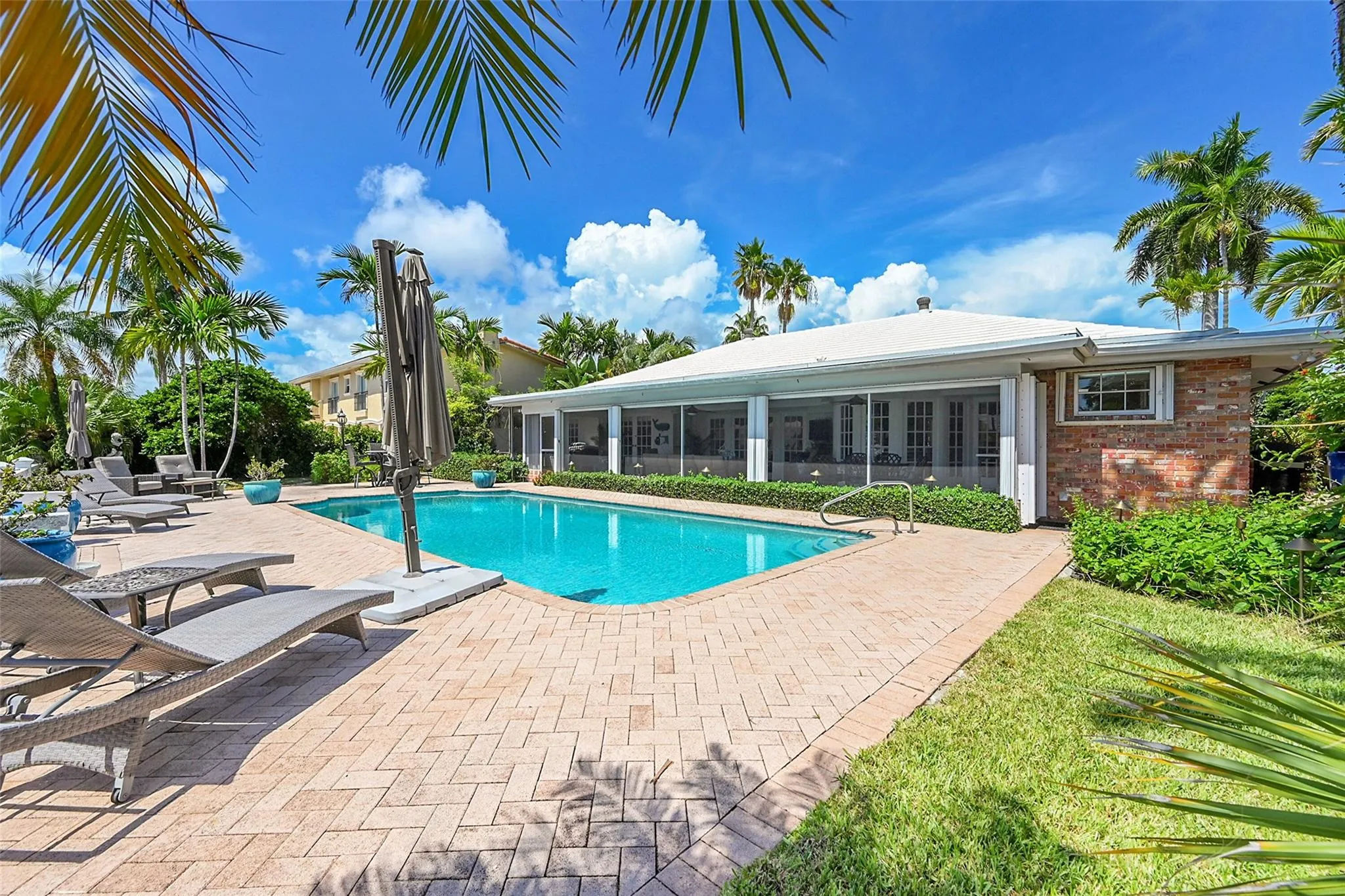3050 NE 40th Ct