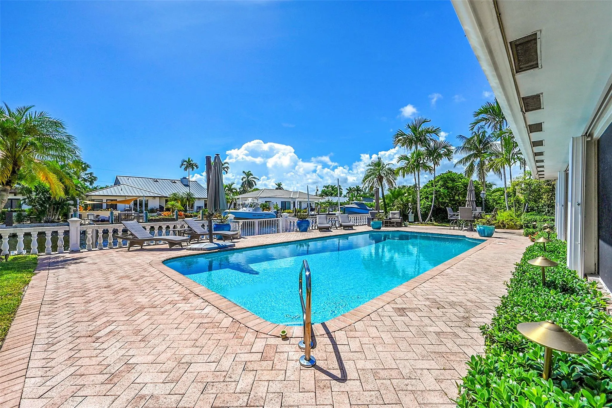 3050 NE 40th Ct